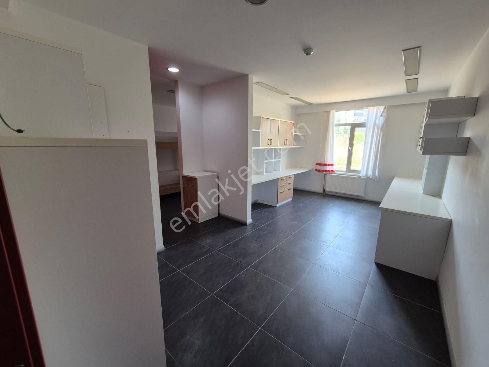 Delux'den Hürriyet Mah.'de Geniş Kapasiteli Kiralık Yurt Binası - Görsel 9