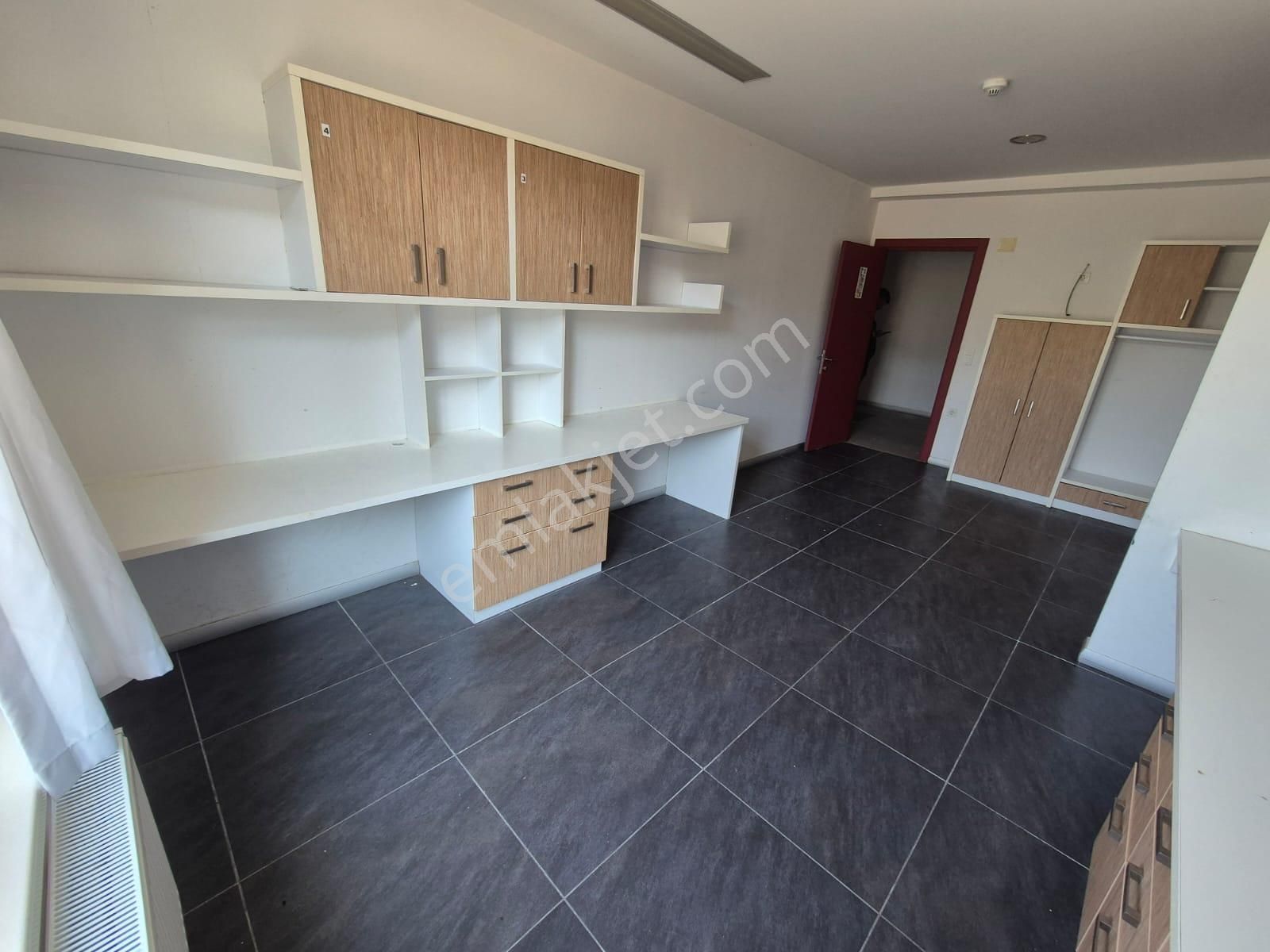 Delux'den Hürriyet Mah.'de Geniş Kapasiteli Kiralık Yurt Binası - Görsel 13