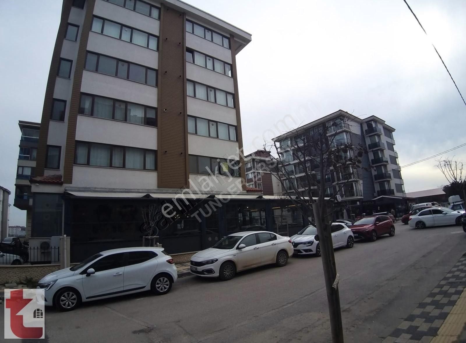 Bandırma Paşakent Mahallesinde Cadde Üzerinde Kiralık 2+1 Daire