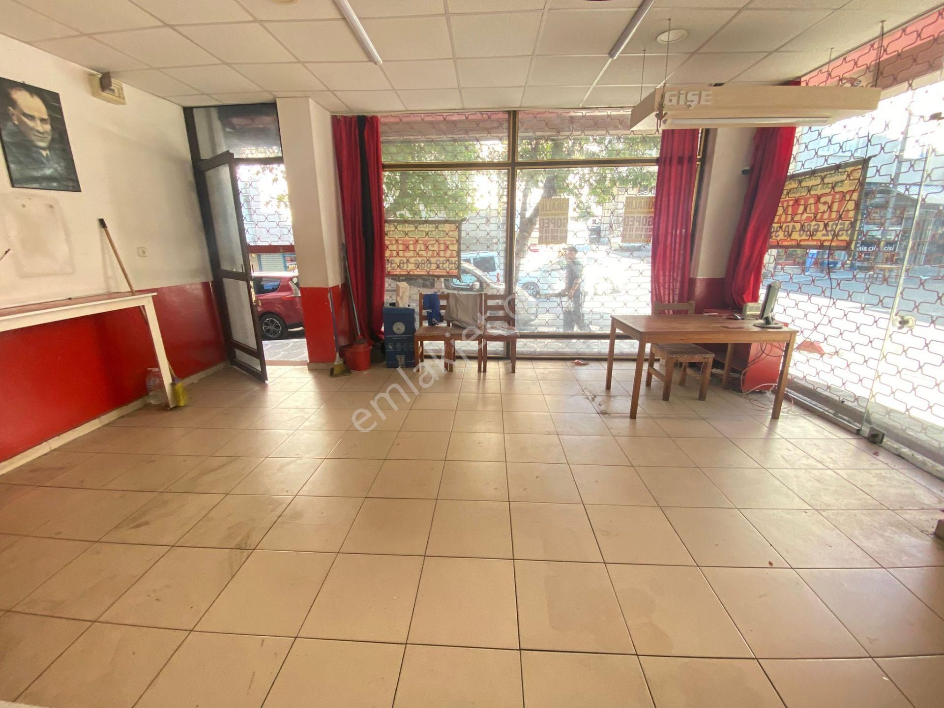 Gaziosmanpaşa Çarşamba Pazarı Nazlı Sokakta Kiralık 30+45 Depolu Dükkan