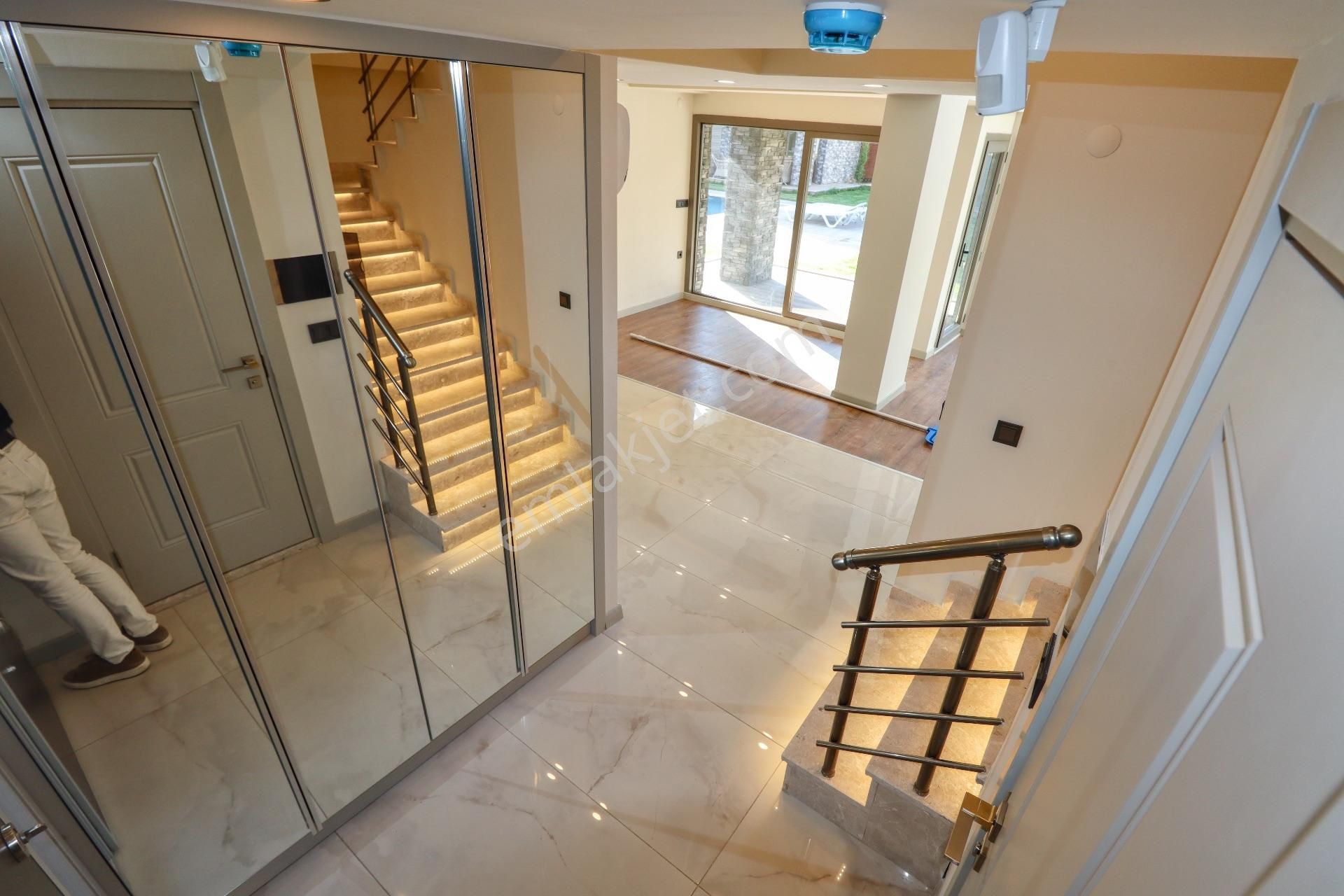 Altınoluk Sahil Tarafında Satılık Havuzlu Sitede 4+1 Müstakil Villa - Görsel 31