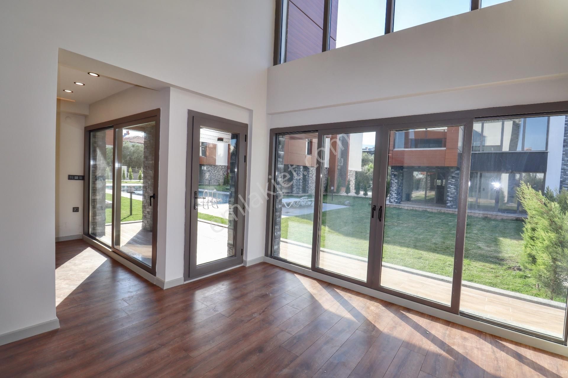 Altınoluk Sahil Tarafında Satılık Havuzlu Sitede 4+1 Müstakil Villa - Görsel 21