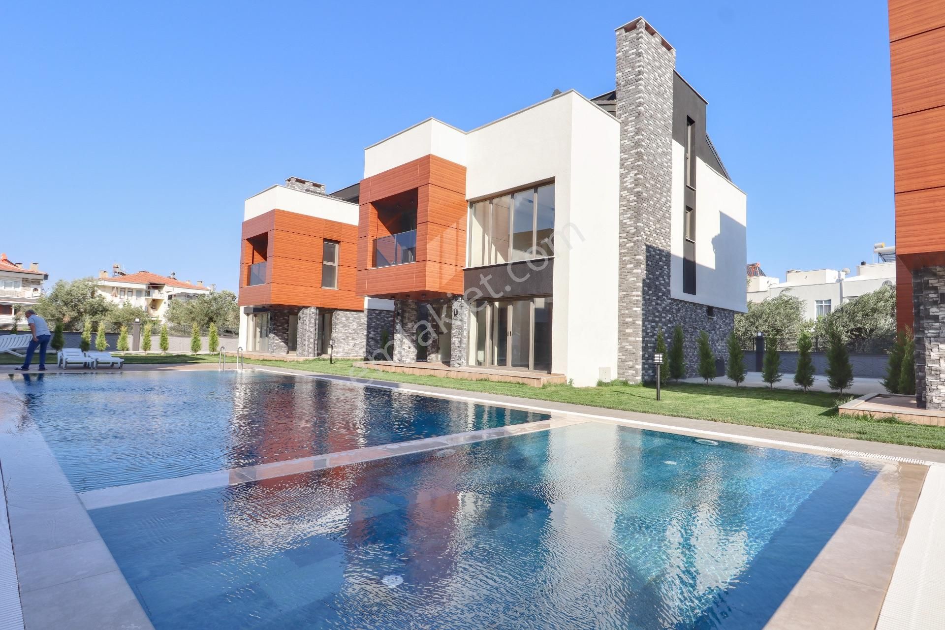 Altınoluk Sahil Tarafında Satılık Havuzlu Sitede 4+1 Müstakil Villa - Görsel 8