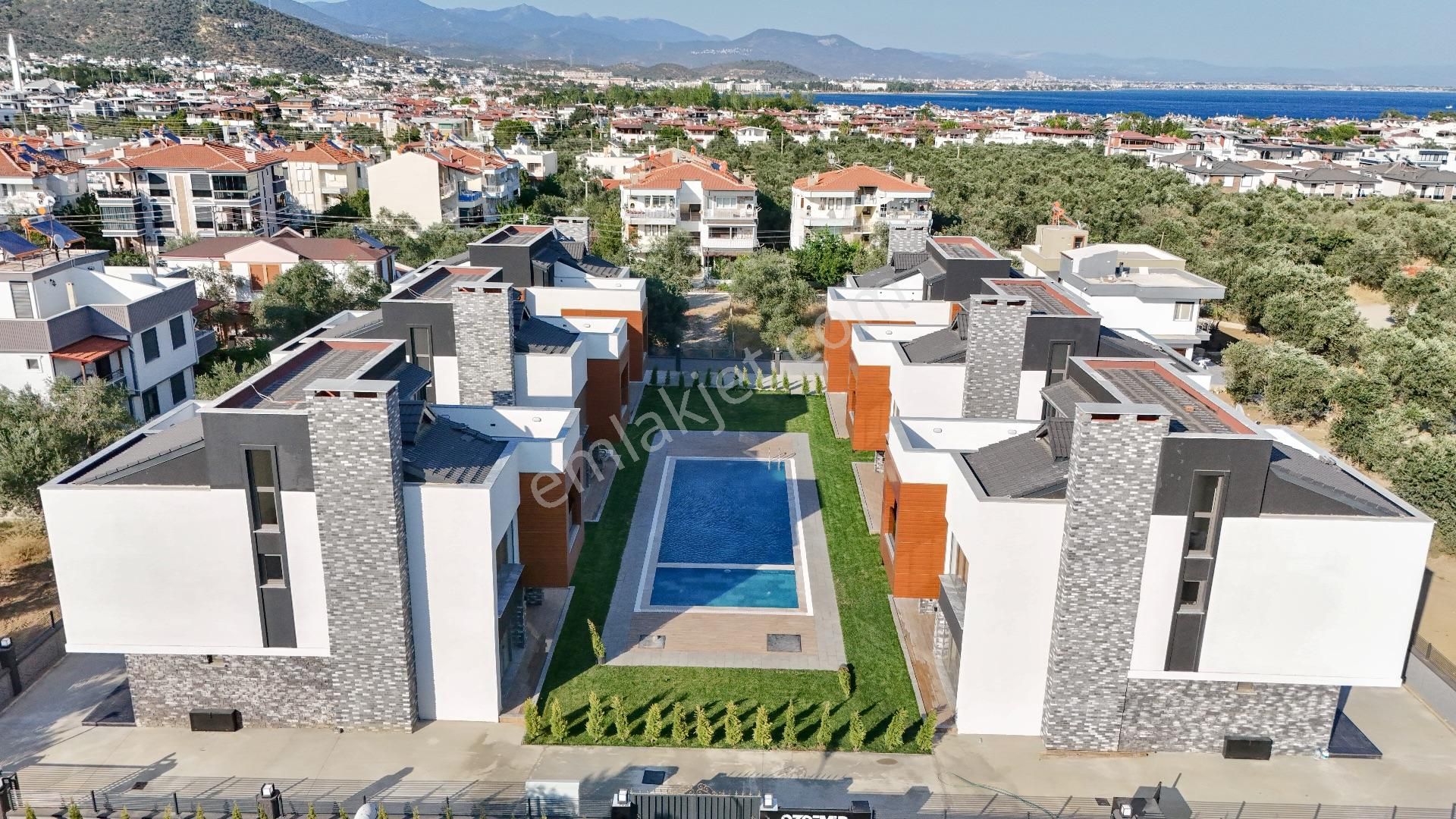 Altınoluk Sahil Tarafında Satılık Havuzlu Sitede 4+1 Müstakil Villa - Görsel 11