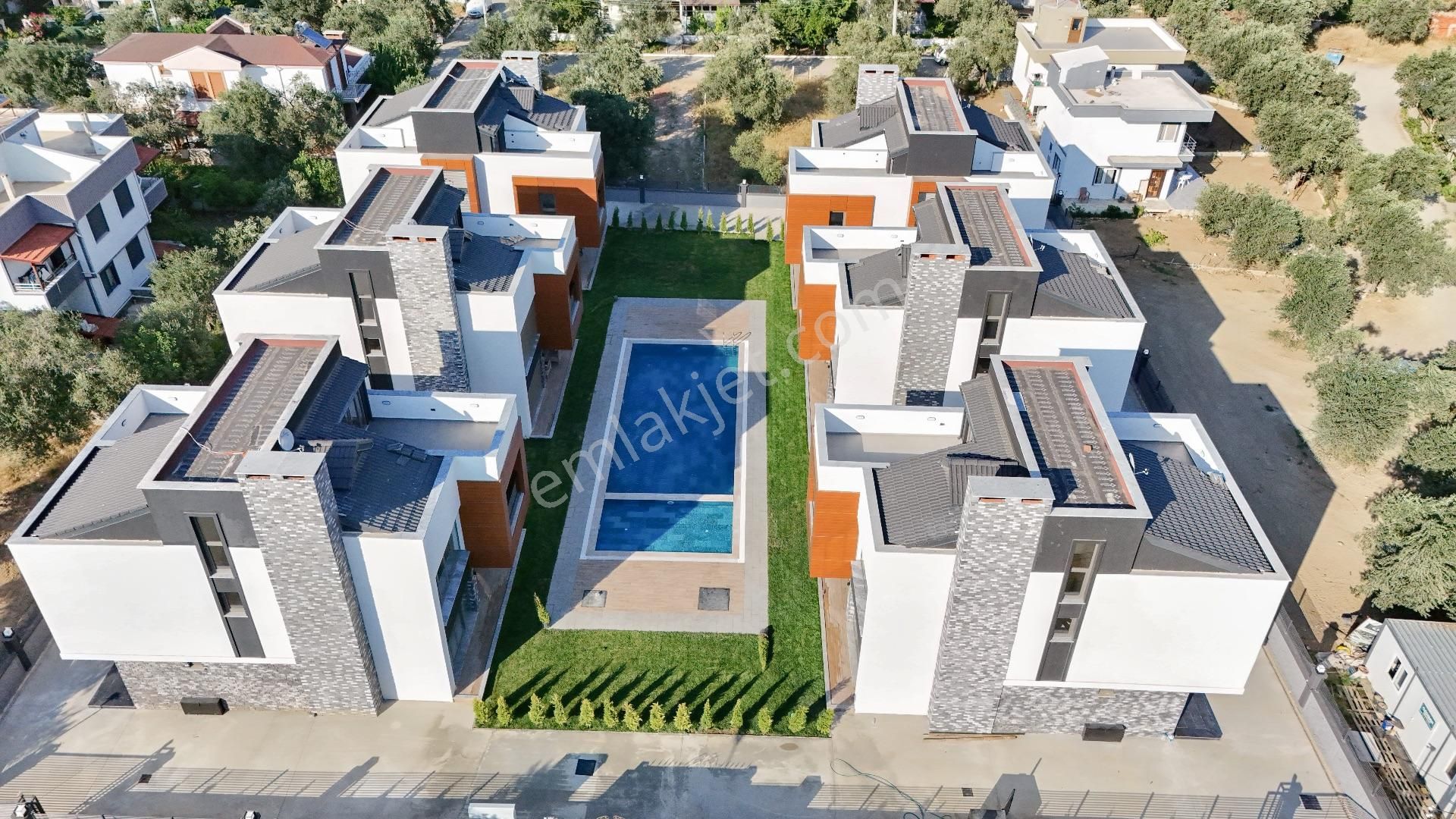 Altınoluk Sahil Tarafında Satılık Havuzlu Sitede 4+1 Müstakil Villa - Görsel 12