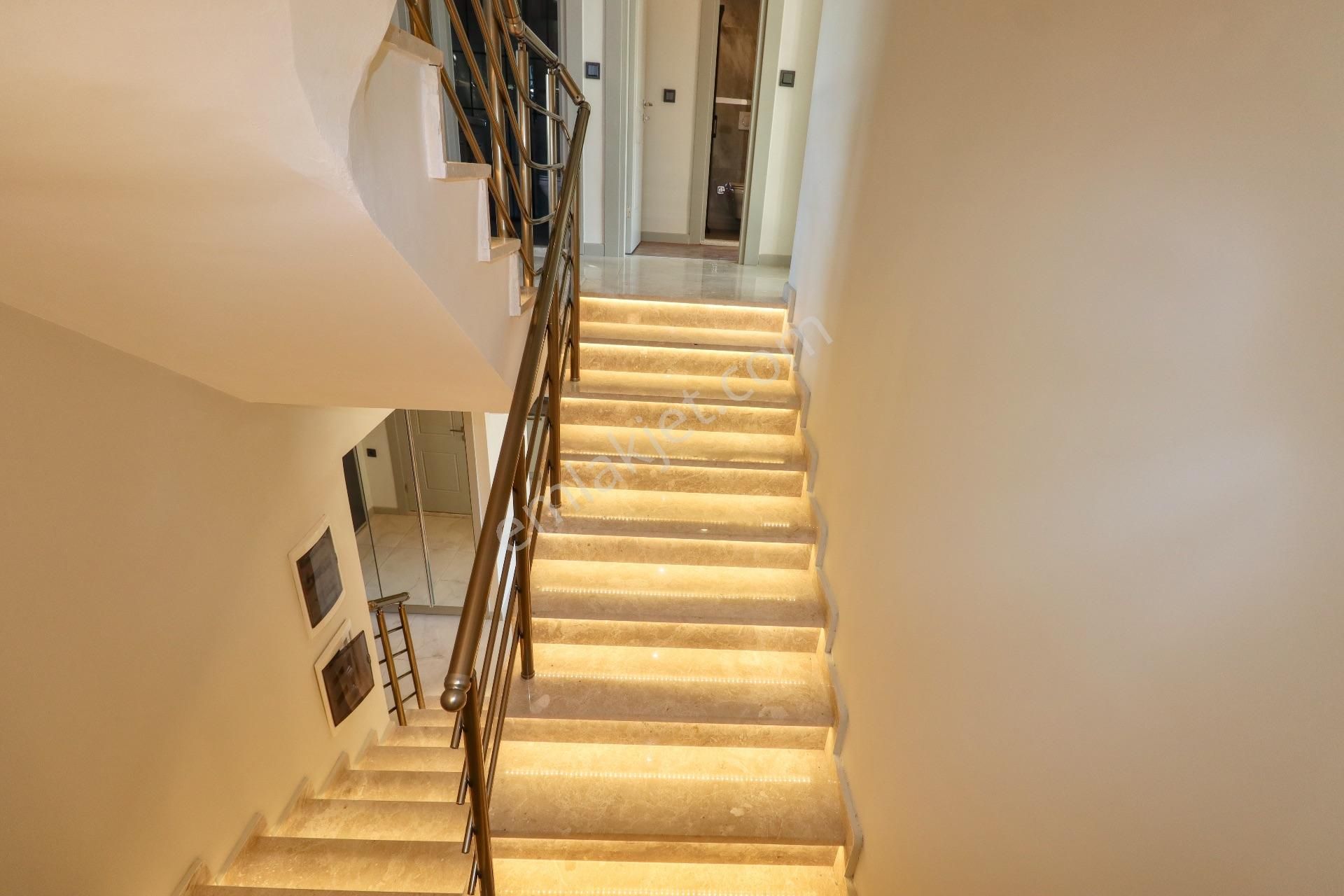 Altınoluk Sahil Tarafında Satılık Havuzlu Sitede 4+1 Müstakil Villa - Görsel 32