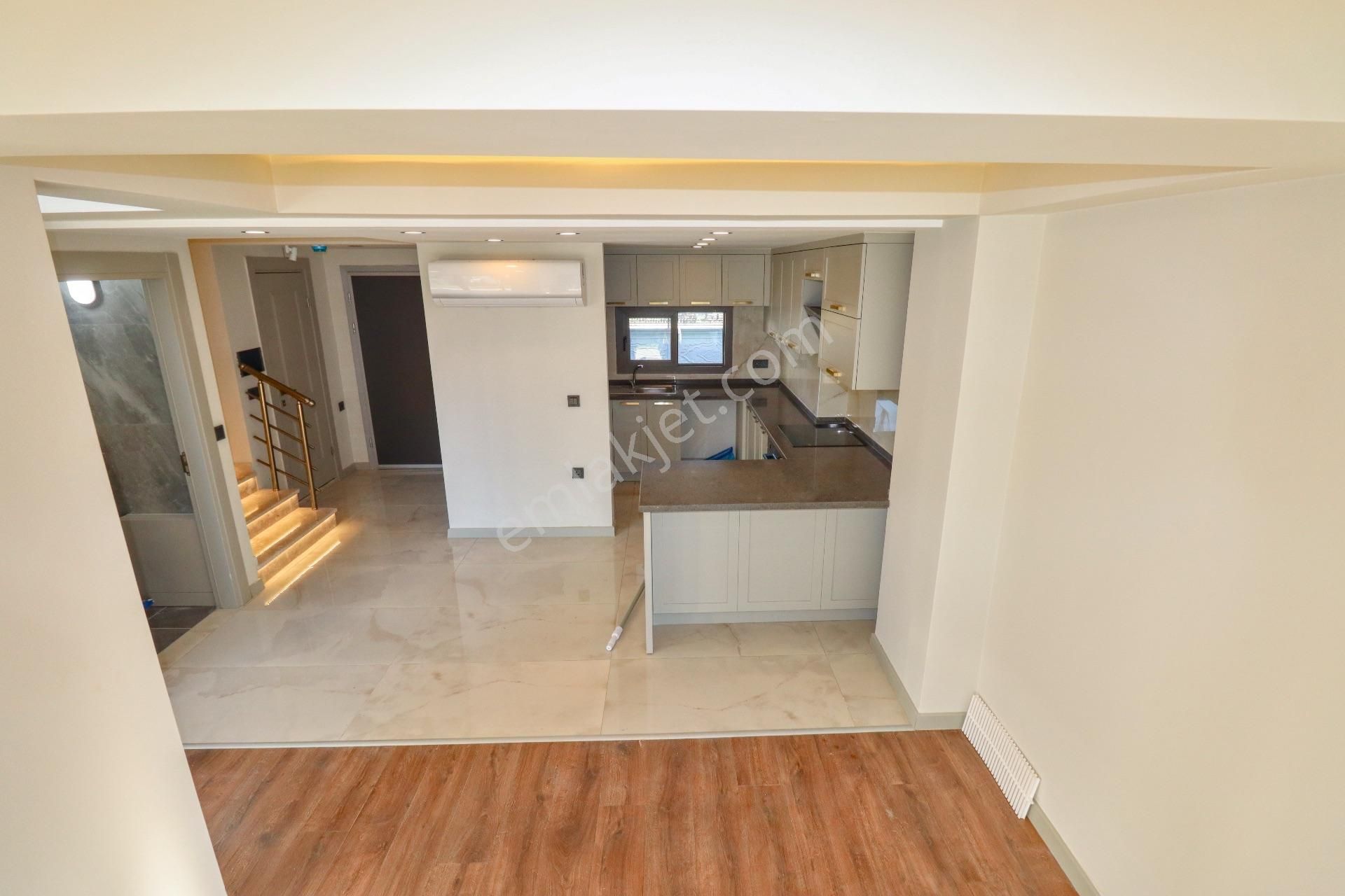 Altınoluk Sahil Tarafında Satılık Havuzlu Sitede 4+1 Müstakil Villa - Görsel 23