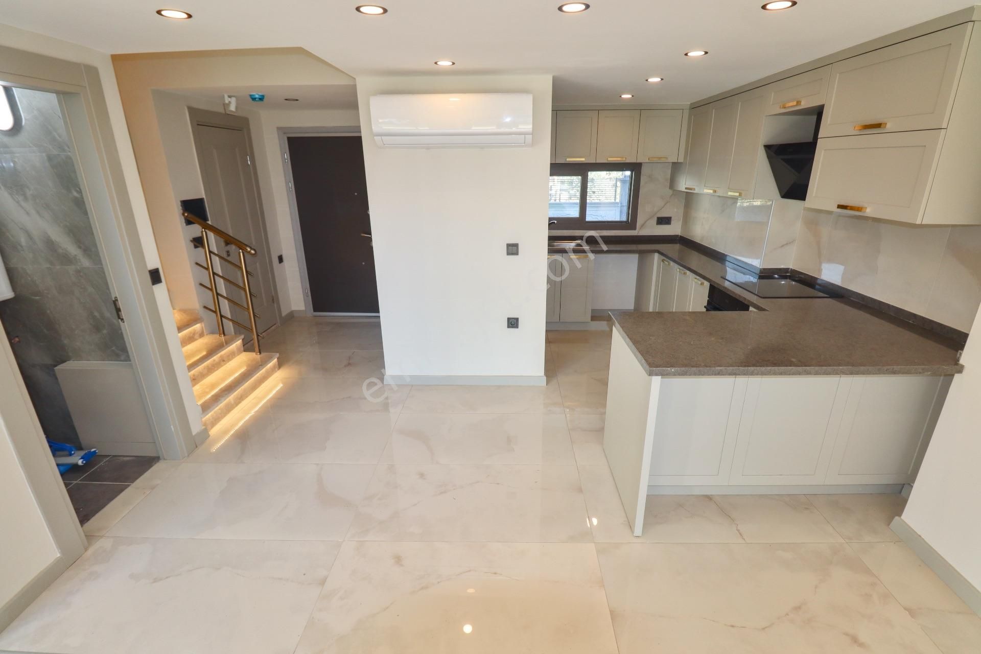 Altınoluk Sahil Tarafında Satılık Havuzlu Sitede 4+1 Müstakil Villa - Görsel 24