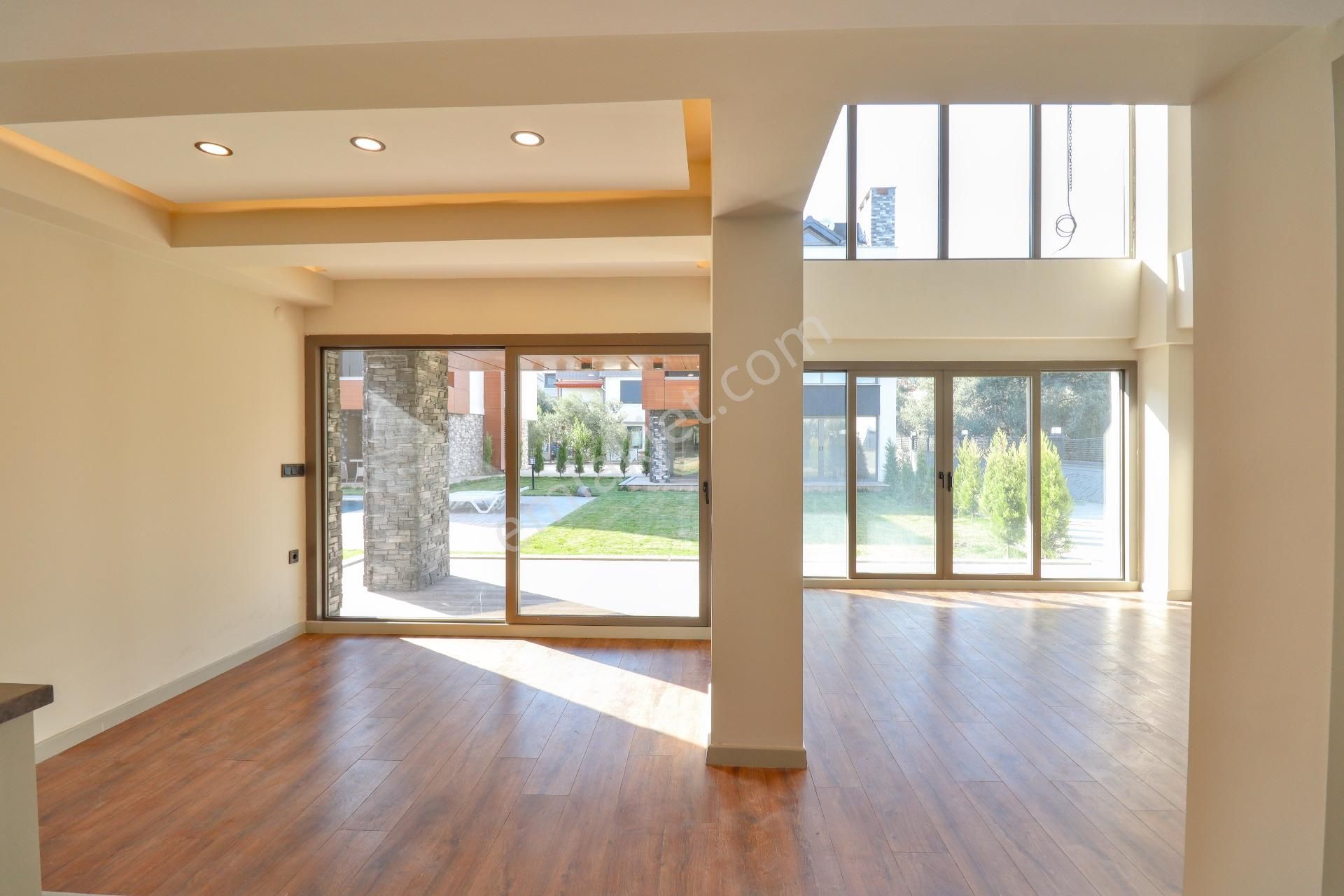 Altınoluk Sahil Tarafında Satılık Havuzlu Sitede 4+1 Müstakil Villa - Görsel 18