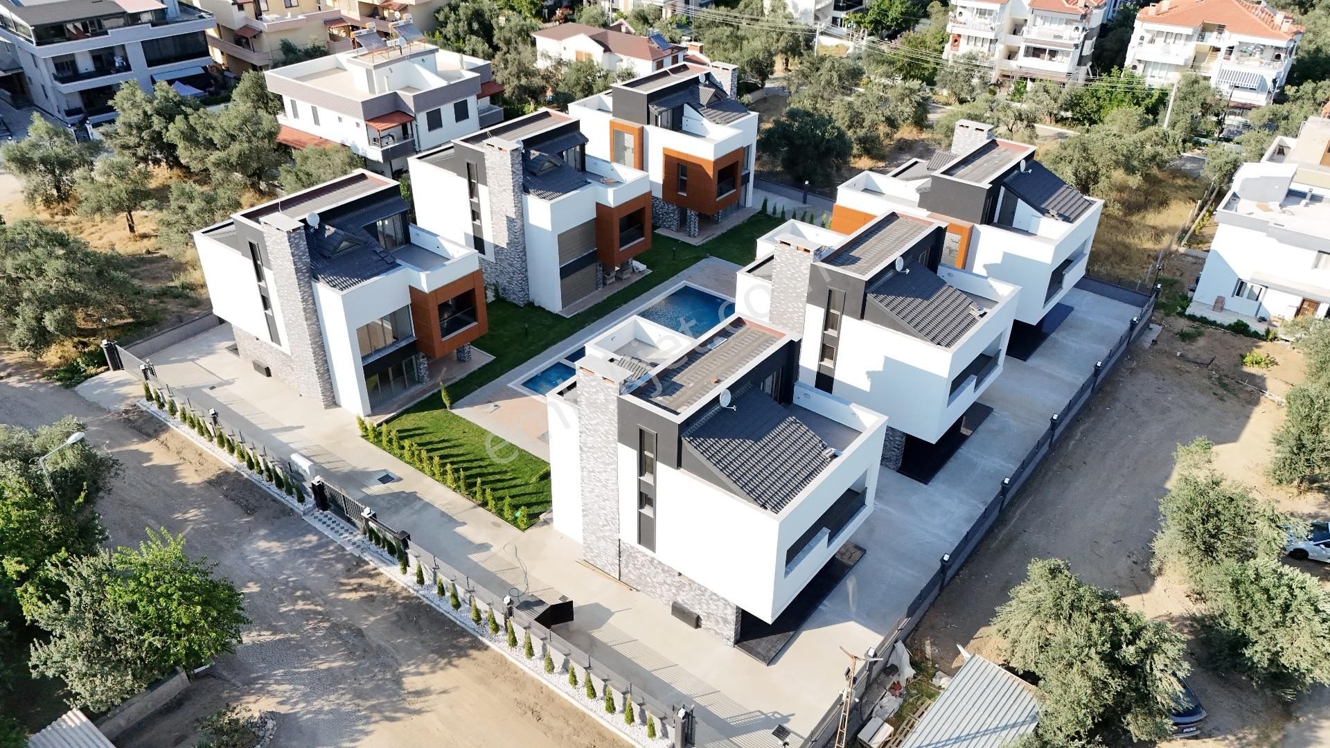 Altınoluk Sahil Tarafında Satılık Havuzlu Sitede 4+1 Müstakil Villa - Görsel 13