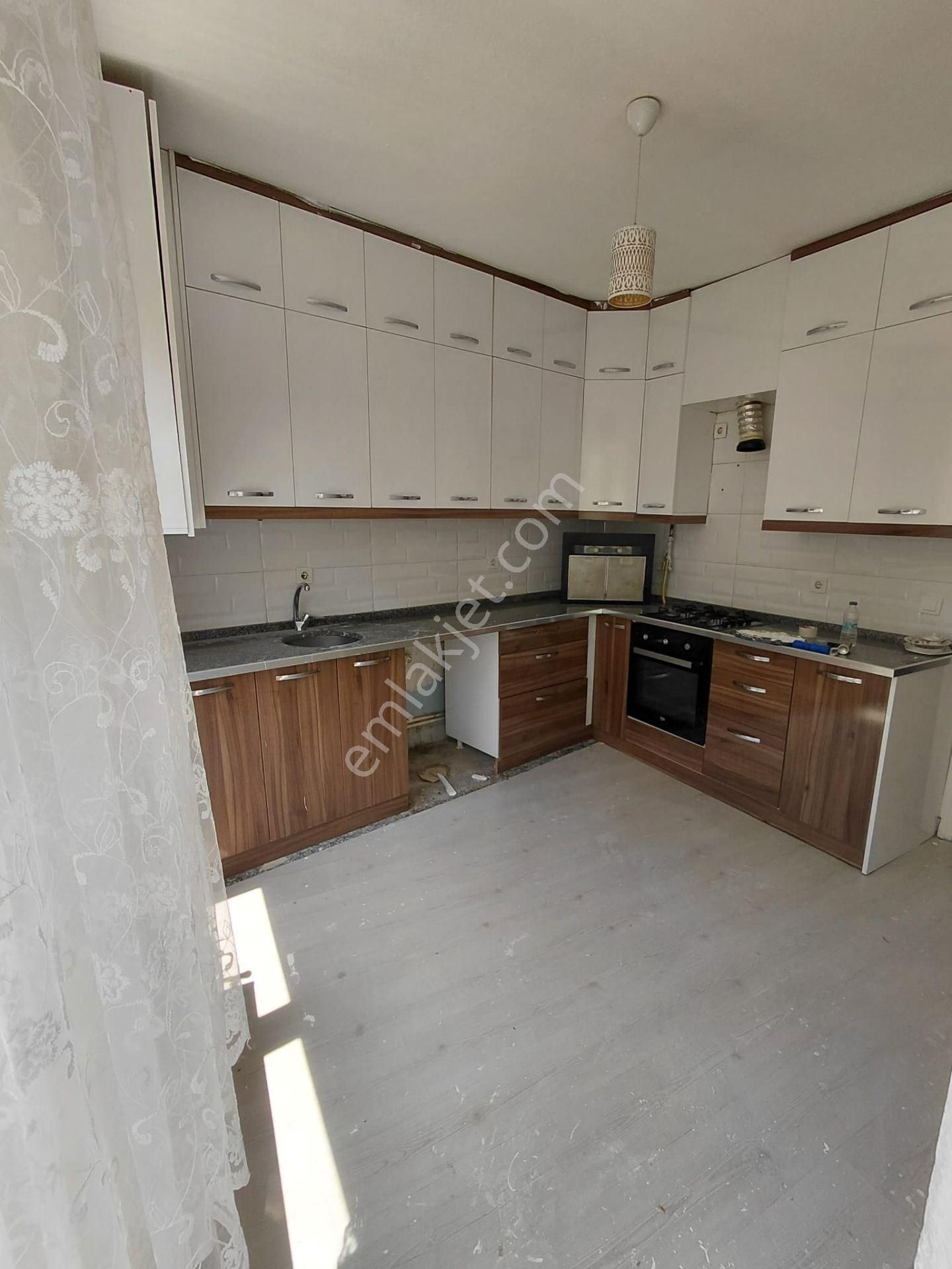 Isparta Merkez Yedişehitler Mahallesinde Bakımlı Kiralık Daire