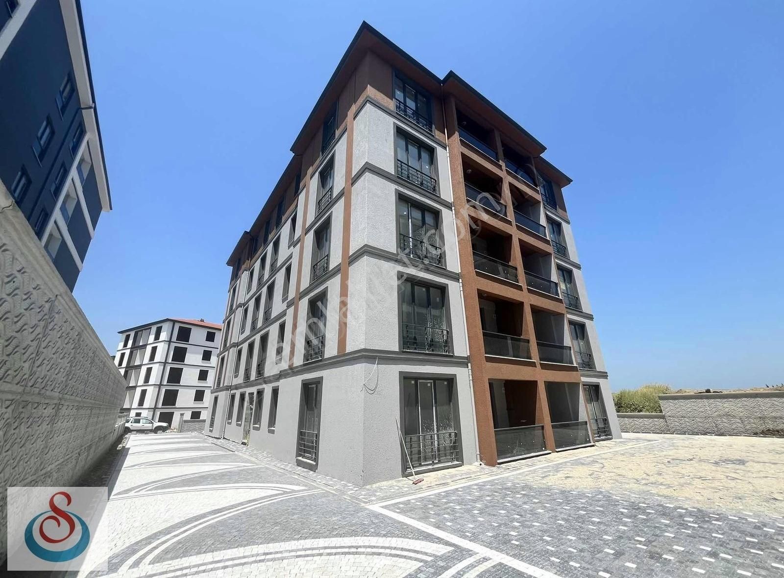 Silivri Mimarsinan Mahallesinde 2+1 90m2 Arakat Satılık Daire
