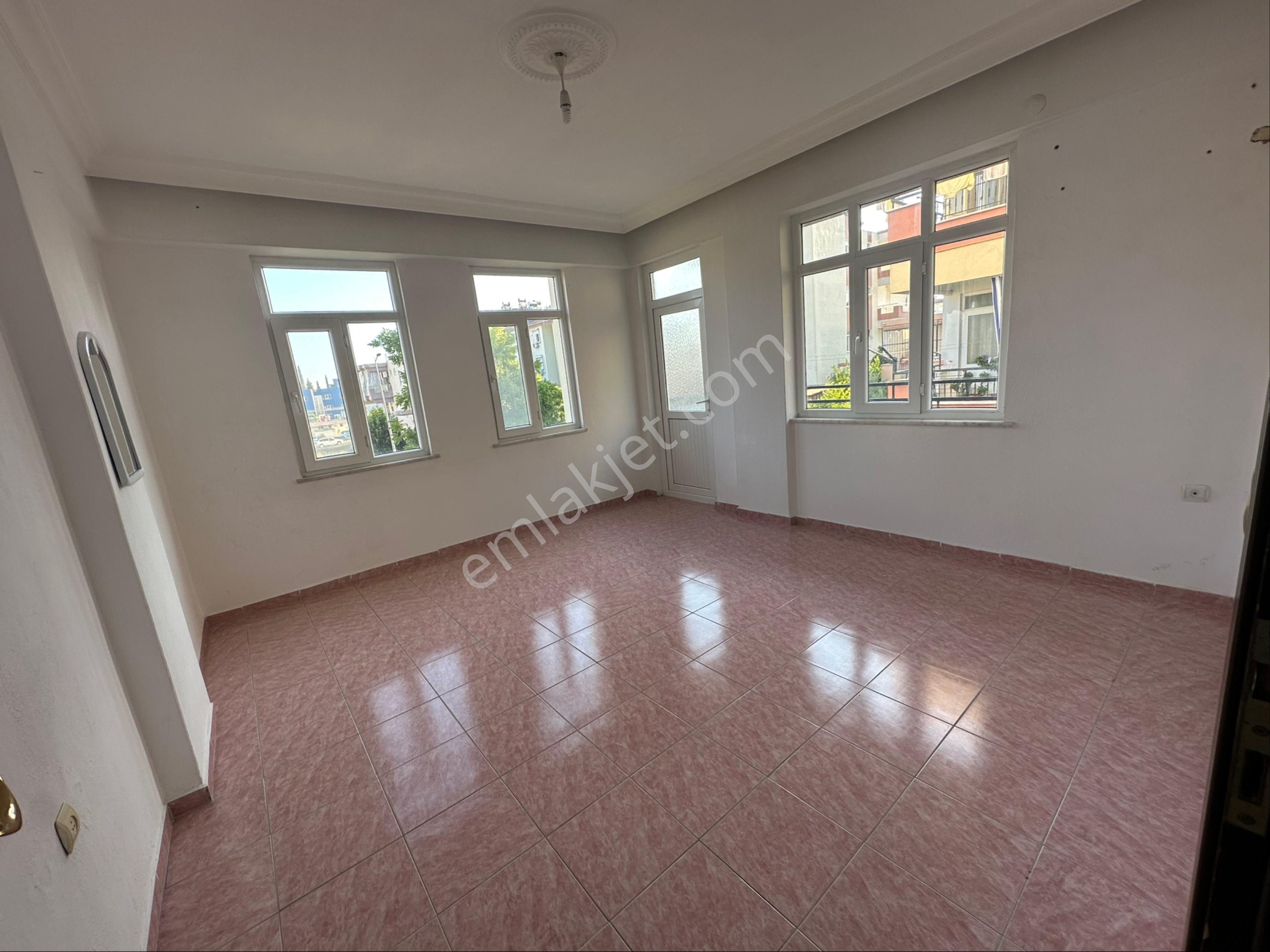 Aydınevler Mahallesinde 1+1 Geniş Kiralık Daire