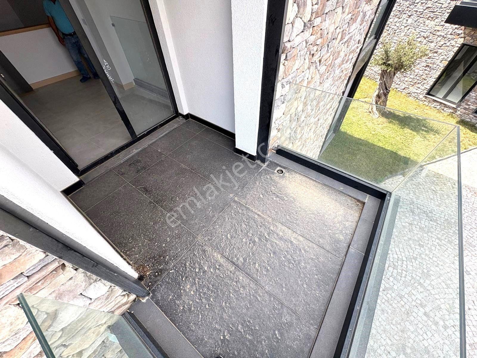 Sezgin Emlaktan Gürede Yüzme Havuzlu Şık Tasarım Satılık Villa - Görsel 25