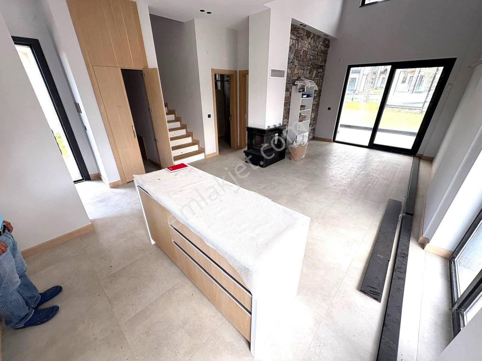 Sezgin Emlaktan Gürede Yüzme Havuzlu Şık Tasarım Satılık Villa - Görsel 9