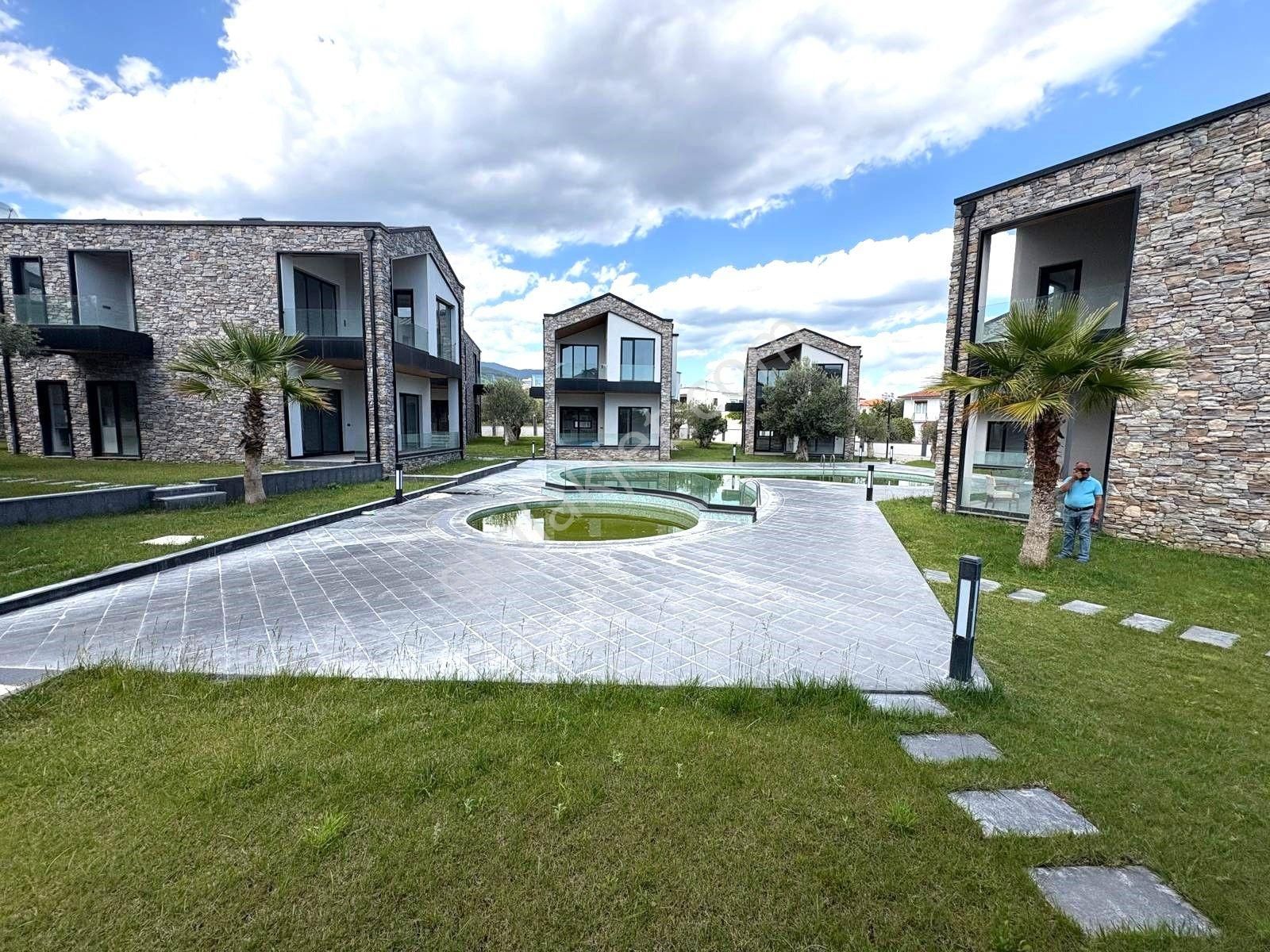 Sezgin Emlaktan Gürede Yüzme Havuzlu Şık Tasarım Satılık Villa - Görsel 2