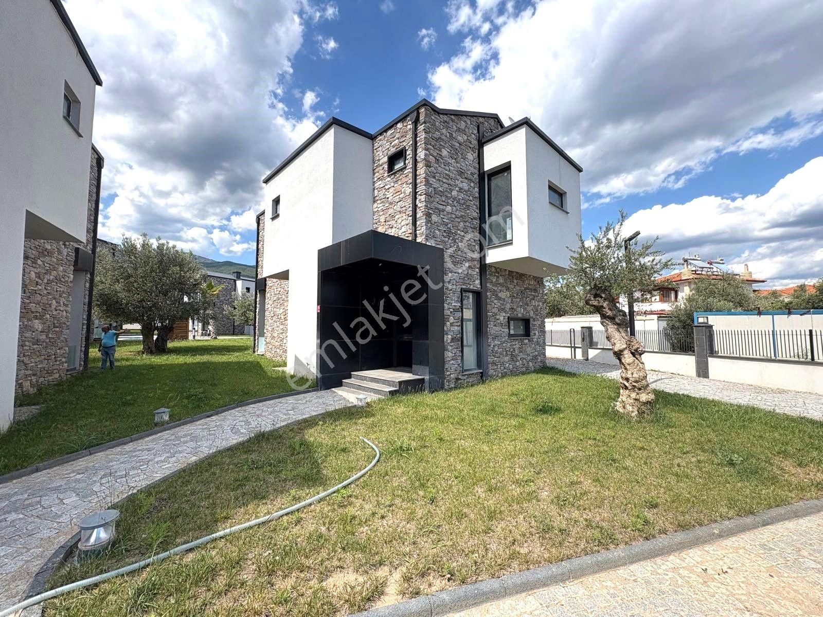 Sezgin Emlaktan Gürede Yüzme Havuzlu Şık Tasarım Satılık Villa - Görsel 10