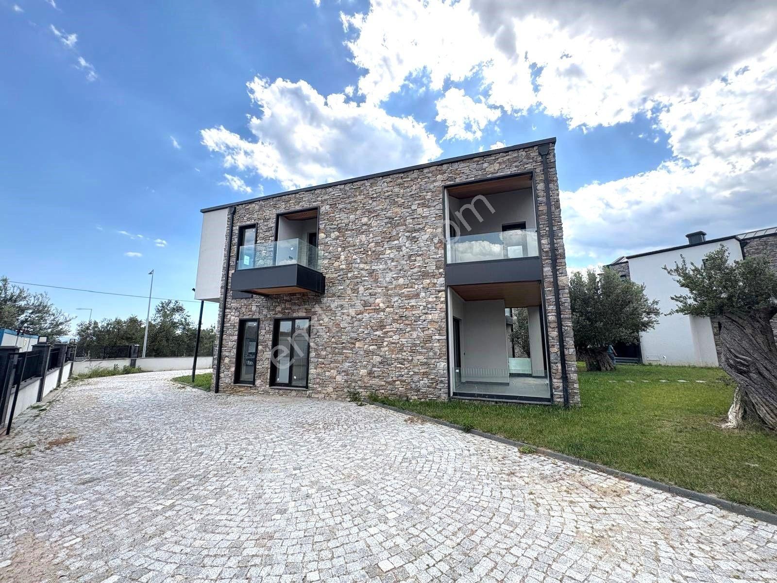 Sezgin Emlaktan Gürede Yüzme Havuzlu Şık Tasarım Satılık Villa - Görsel 28