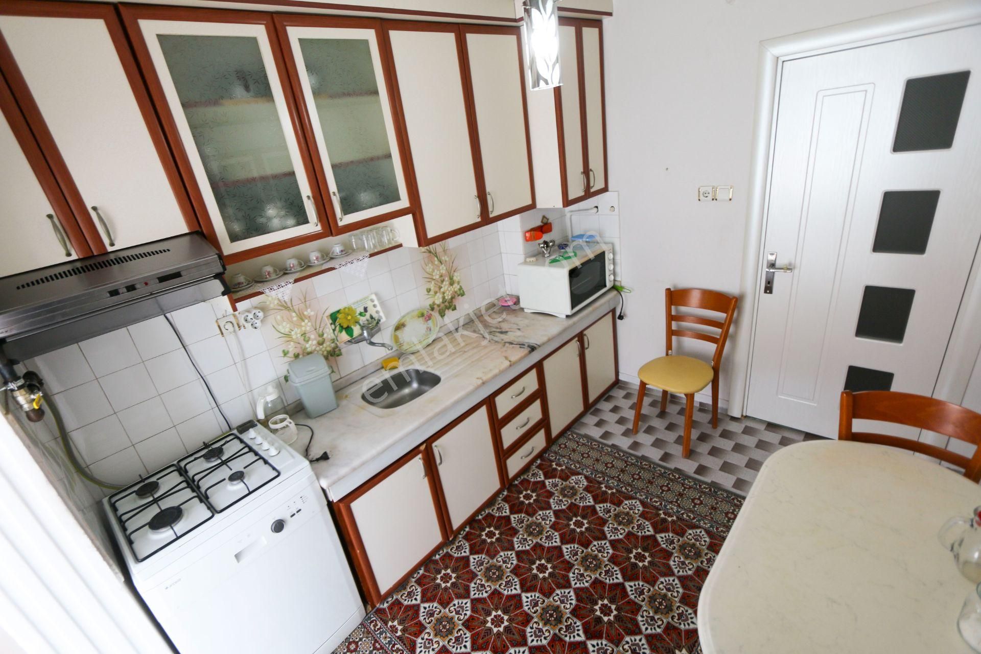 Bandırma İhsaniye'de Balkonlu,asansörlü Eşyalı Kiralık 3+1 Daire