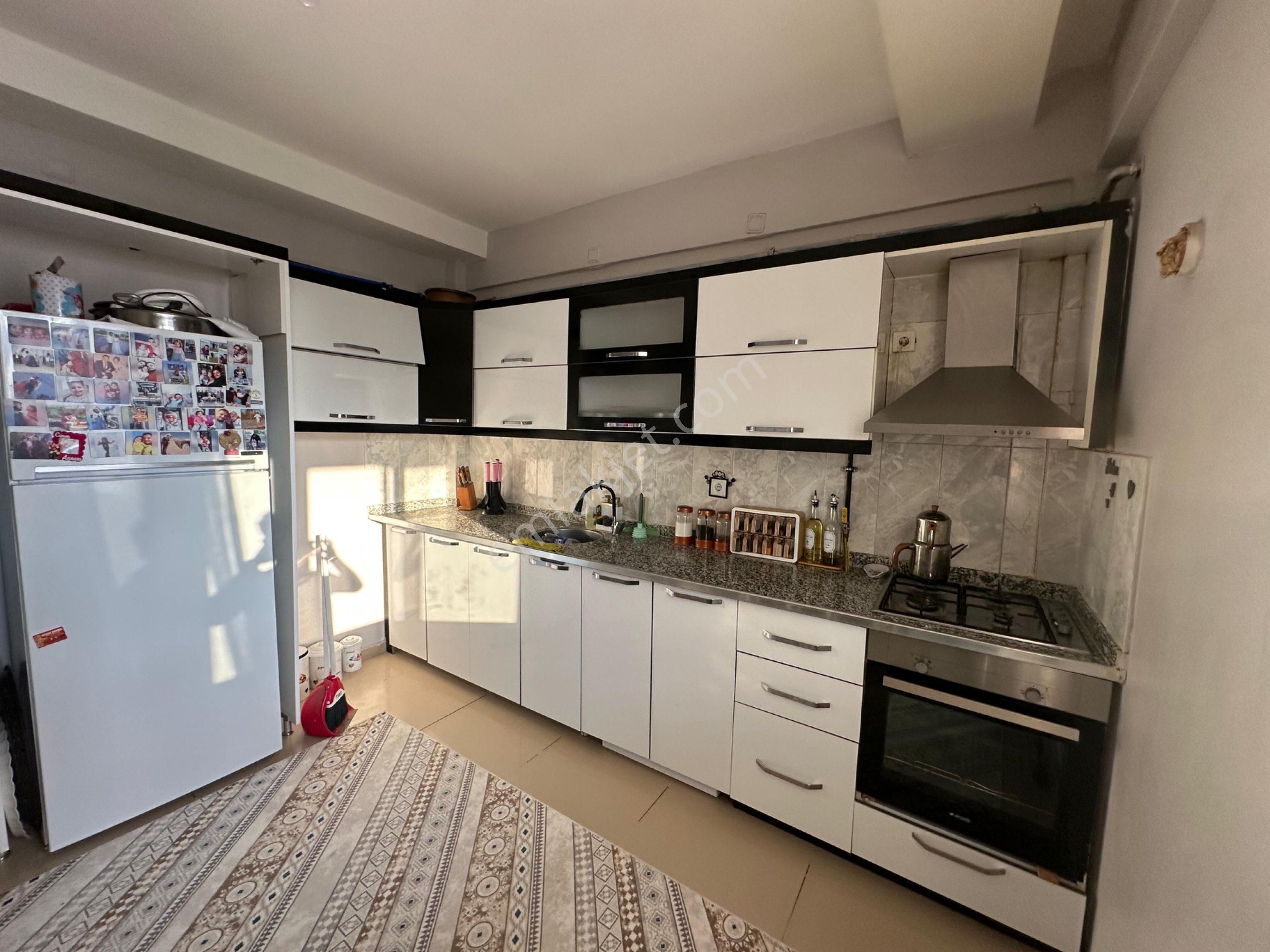 Paris Düğün Salonu Civarı Satılık Bakımlı Daire