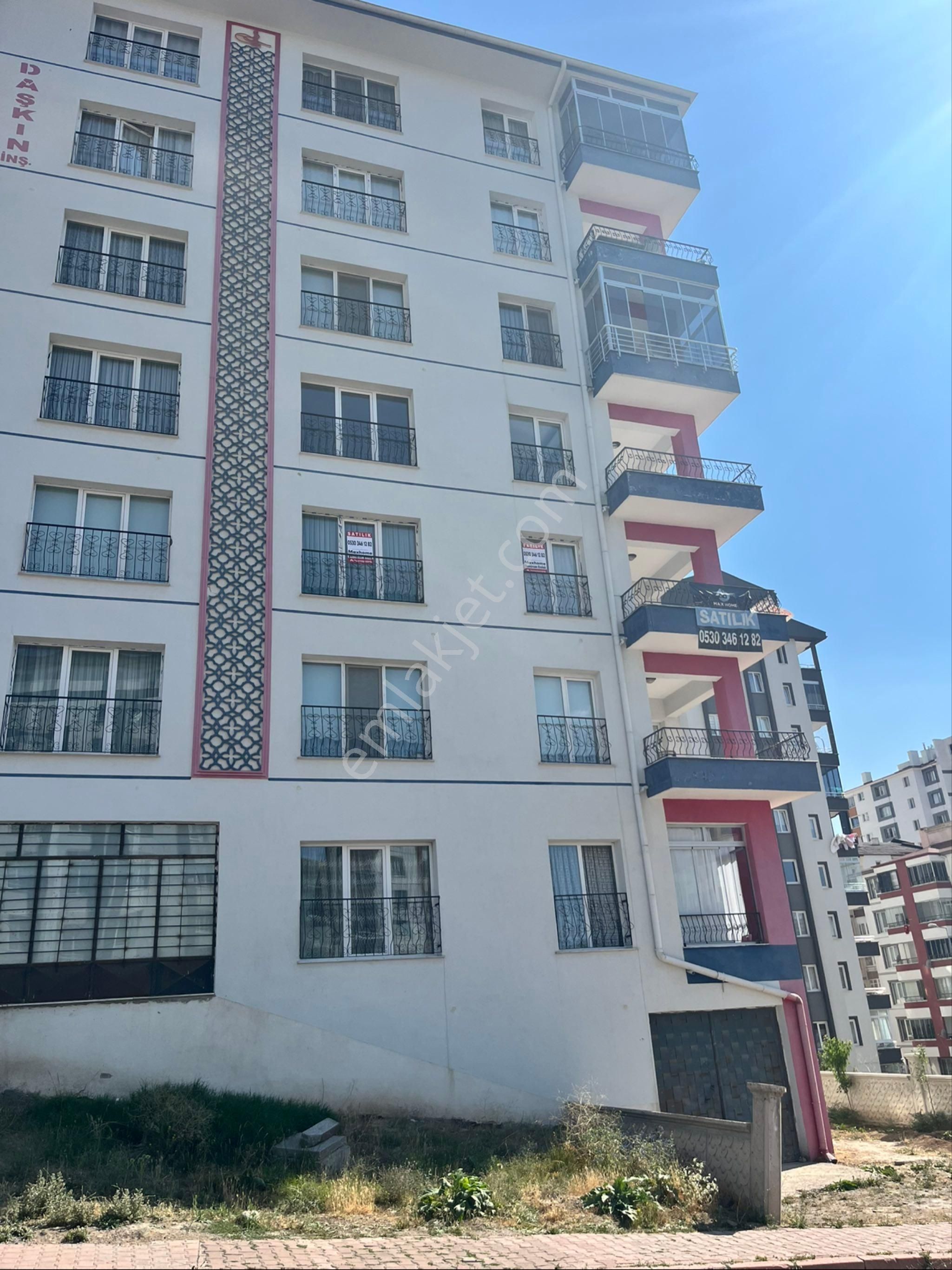 Şirintepe Merkez'de Satılık 3+1 175 M2 Manzaralı Çift Balkonlu