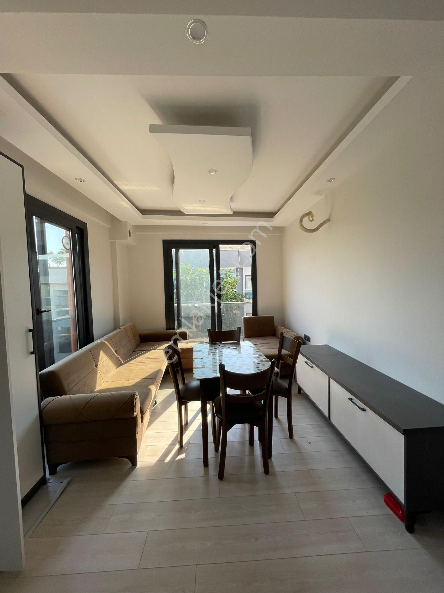 Menderes Cüneytbey Mahallesi'nde Kiralık Köşe Daire (1+1)