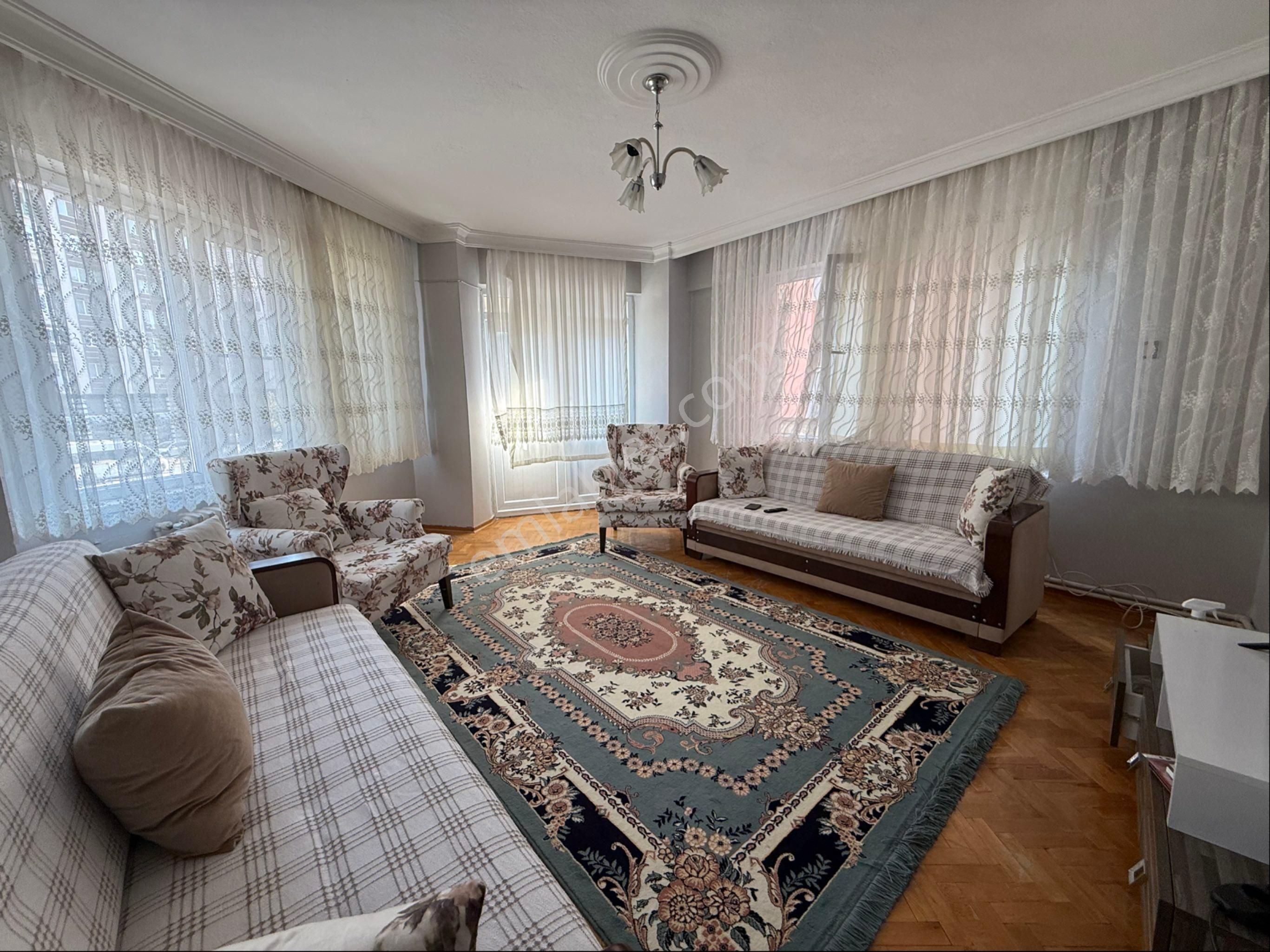 Çarşı Yakını 2+1 Kiralık Full Eşyalı Ara Kat