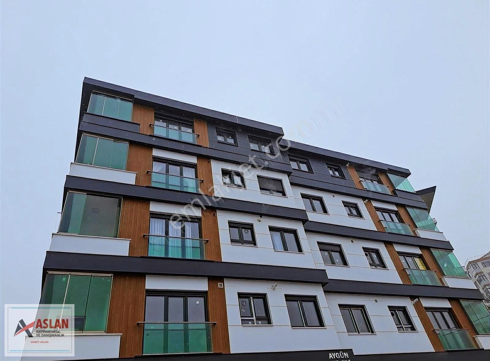 Üsküdar Ferah Mah Ana Cadde Yakın 2+1/100 M2 Arakat Fırsat Daire