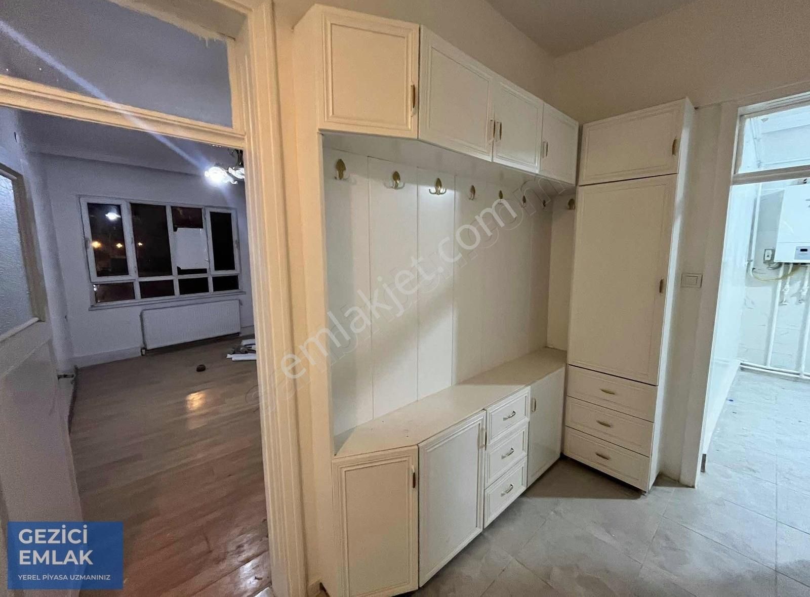 Gezici Emlak'tan Kiralık 3+1 3 Cepheli Ferah Daire