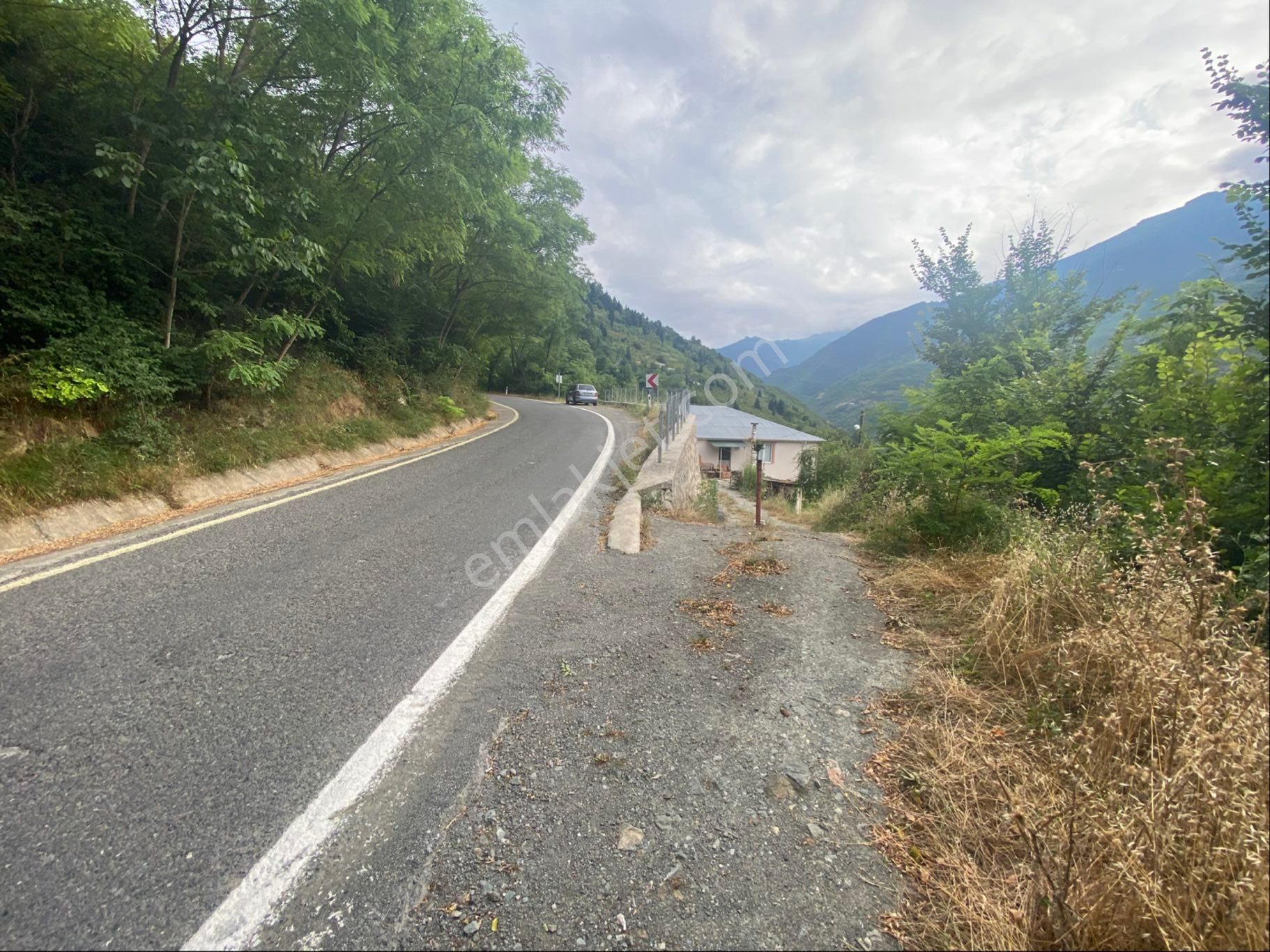 Yalı Gayrimenkulden Hamsiköy Yol Üzerinde Yola Cepheli 3134m2 Tek Tapu