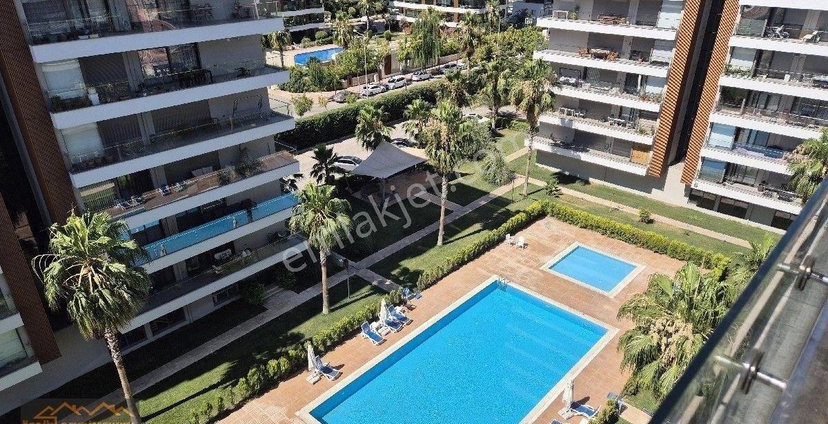 Özgün Gm'den Güzelyurtta Havuzlu Sitede Kiralık 4+1 Arakat Daire
