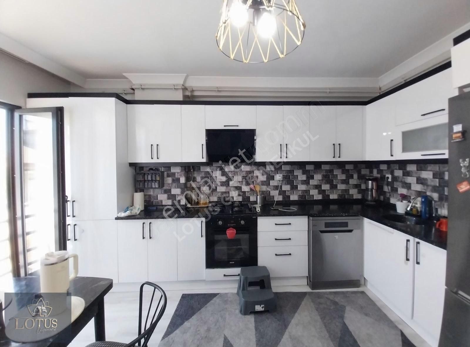 Kartepe 'nın Kalbı Fsm De Geniş Teraslı 2+1 130m² Fırsat Daire