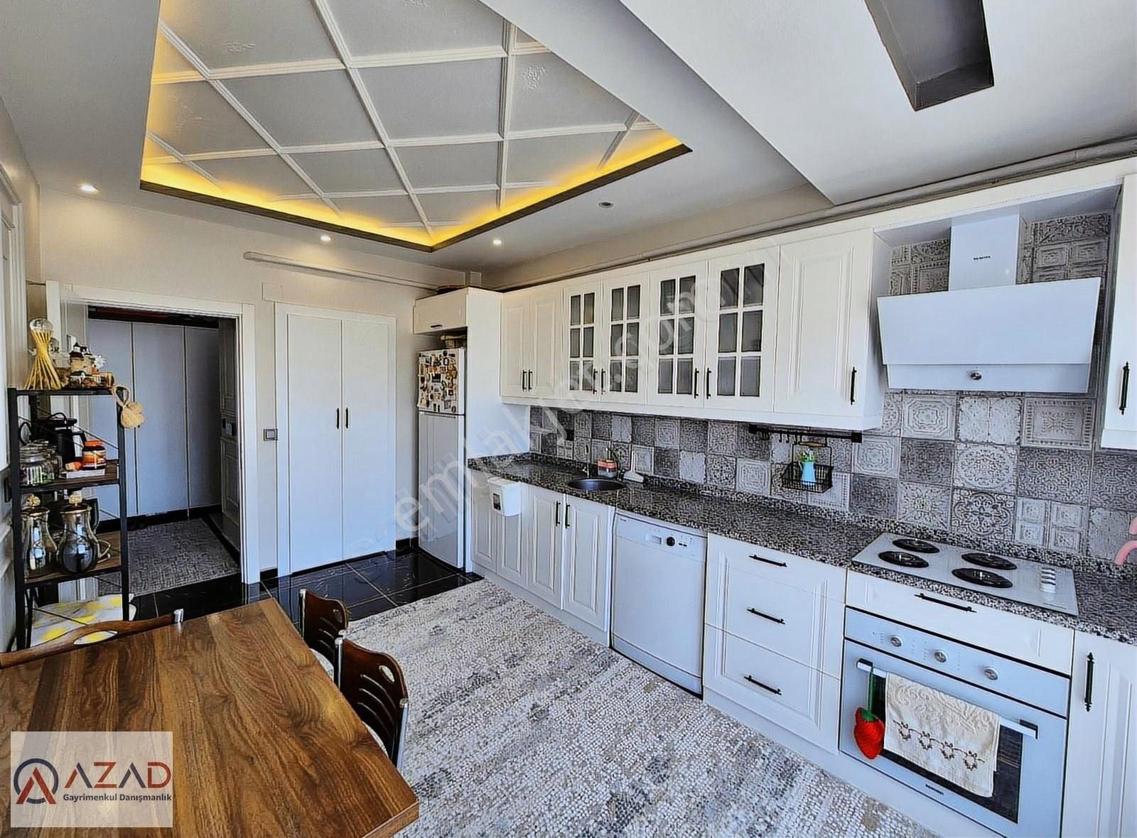 Azad-cumhuriyet Mah. Satılık 135 M² 3+1 Kapalı Mutfak Daire