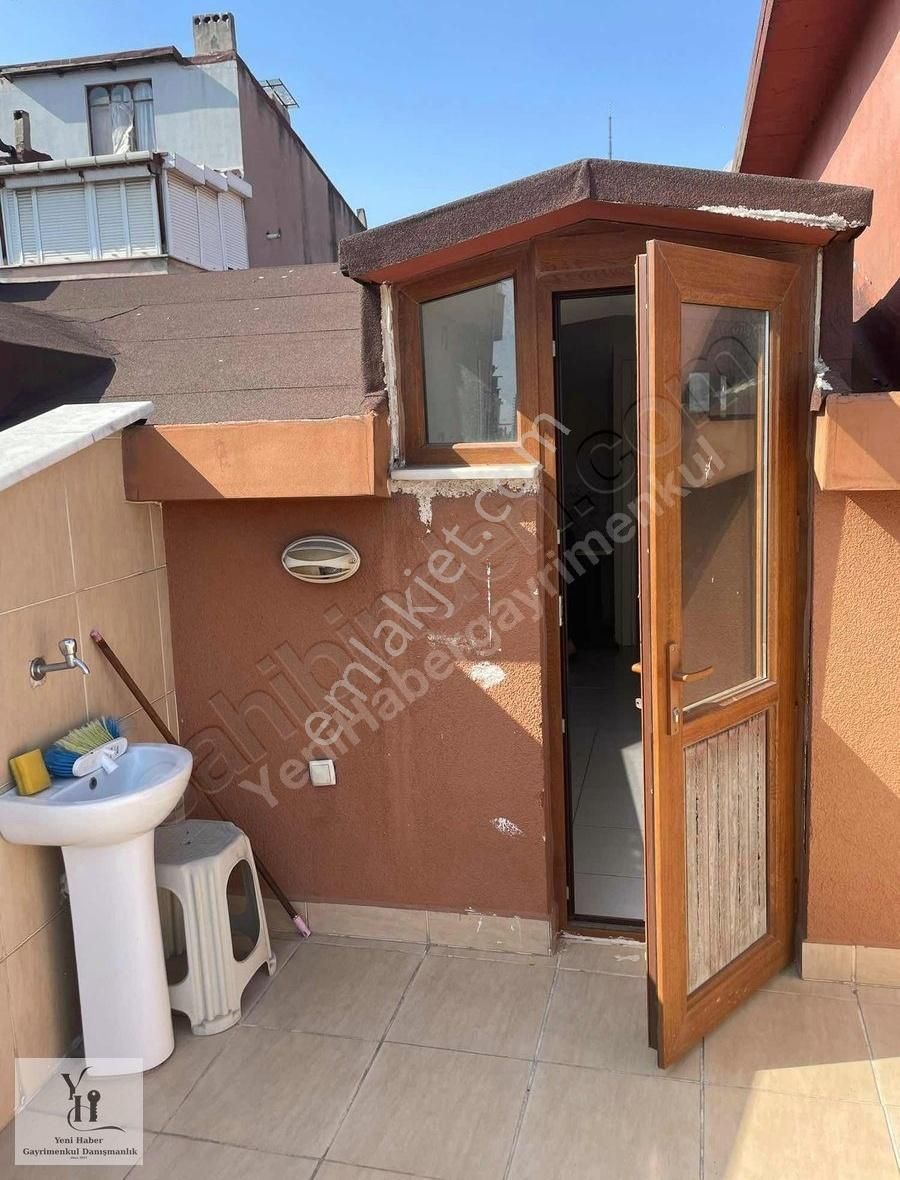 Ünalan Mahallesinde Cadde Üzeri Çatı Katı 1+1 Kiralık Daire