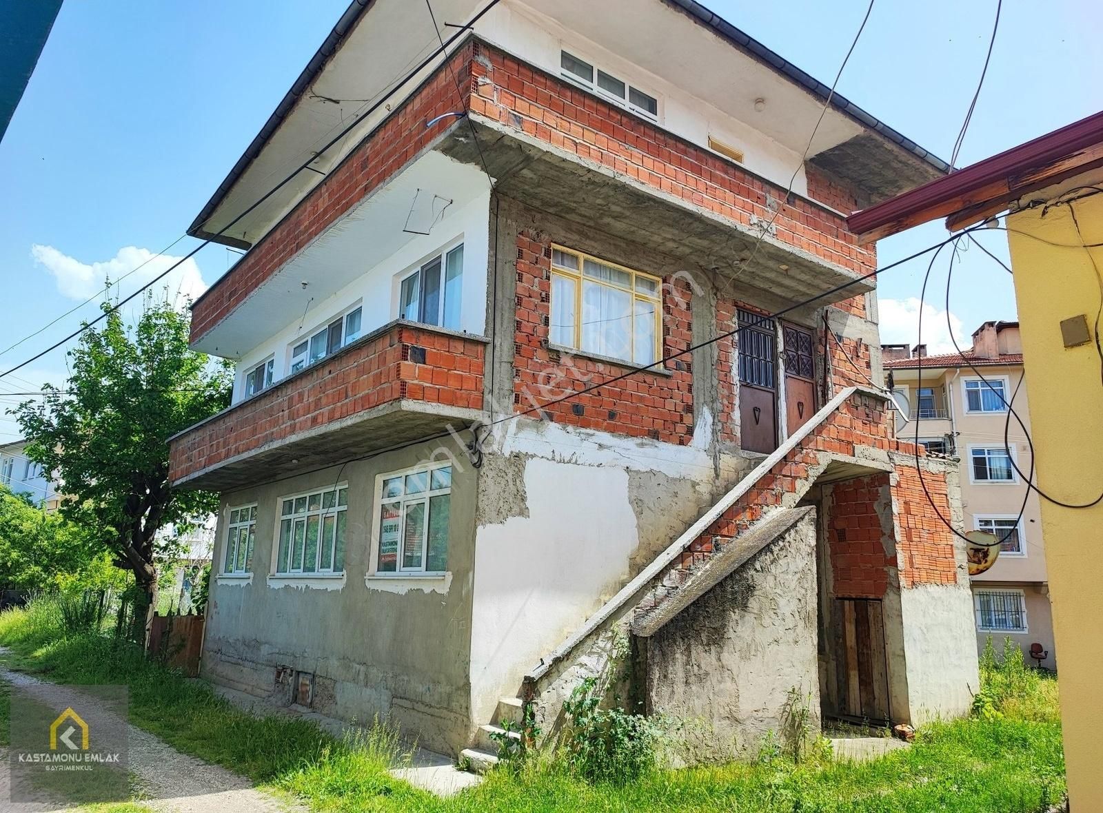 Kastamonu Emlak Gayrimenkulden Hanönü Merkezde Satılık 3+1 Daire