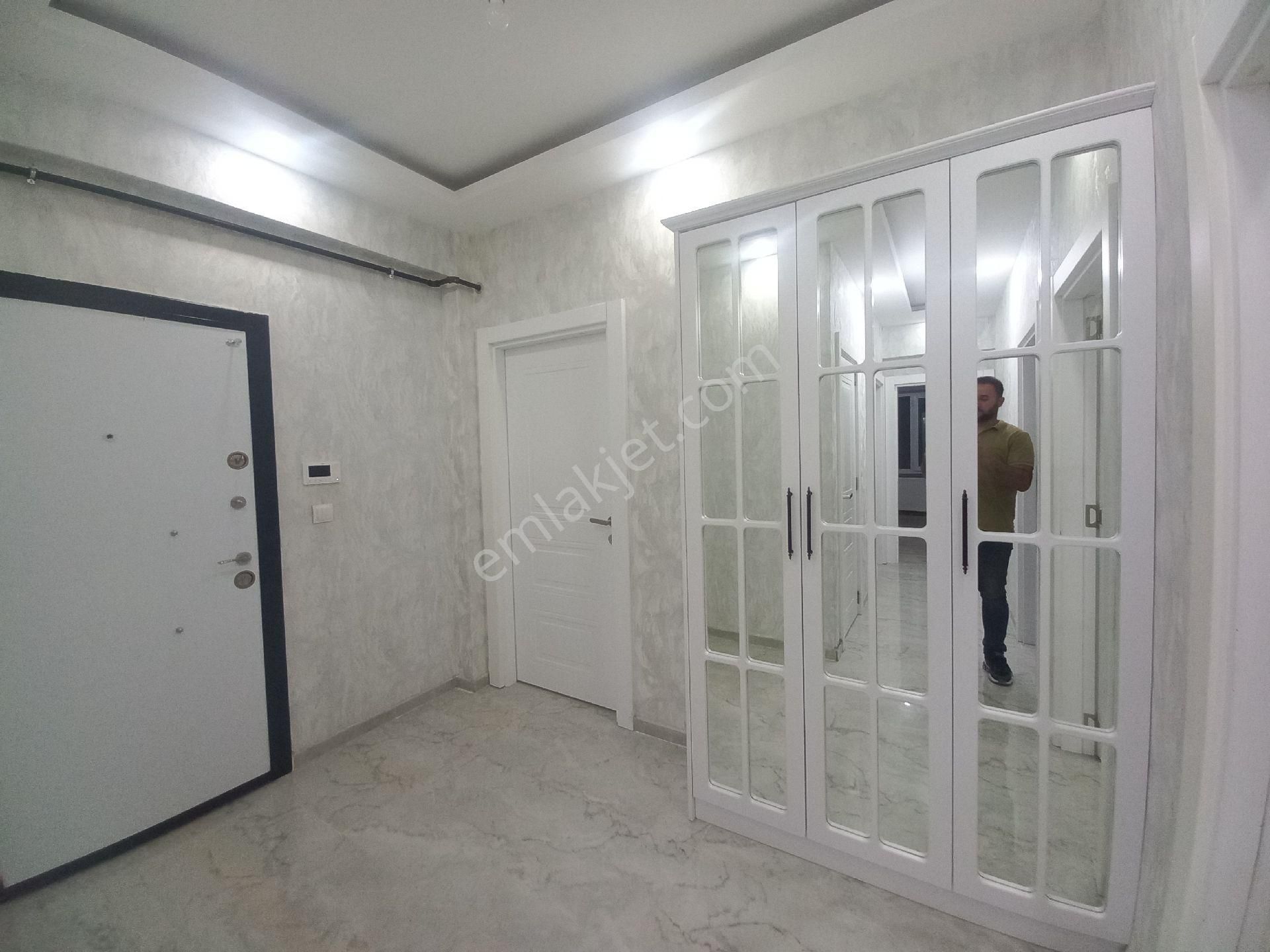 Karaköprü Şenevler Mah.artukbey Civarında Kiralık 2+1 Arakat Daire!
