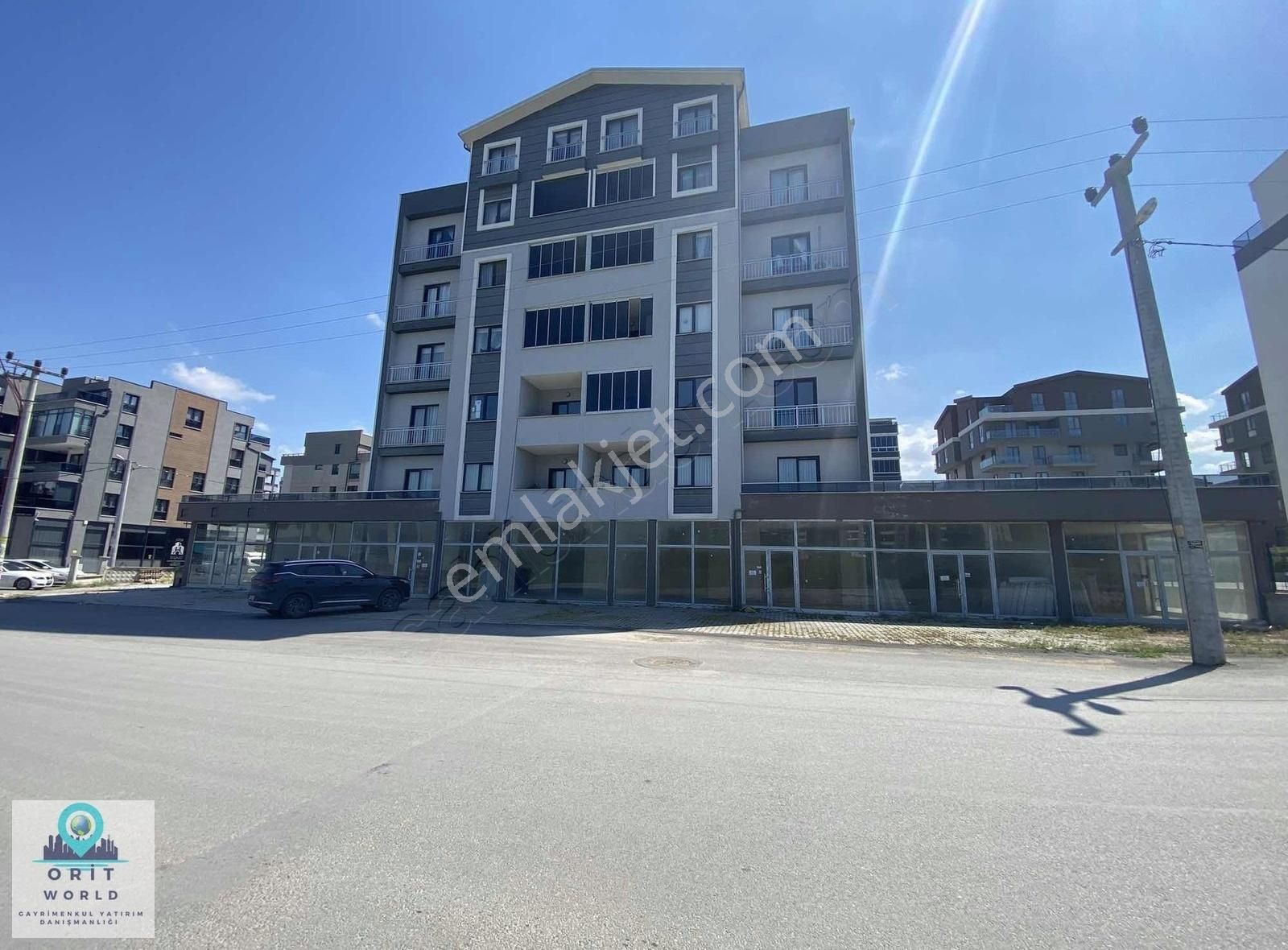 Kayapada Cadde Üzerinde Kiralık Dükkanlar