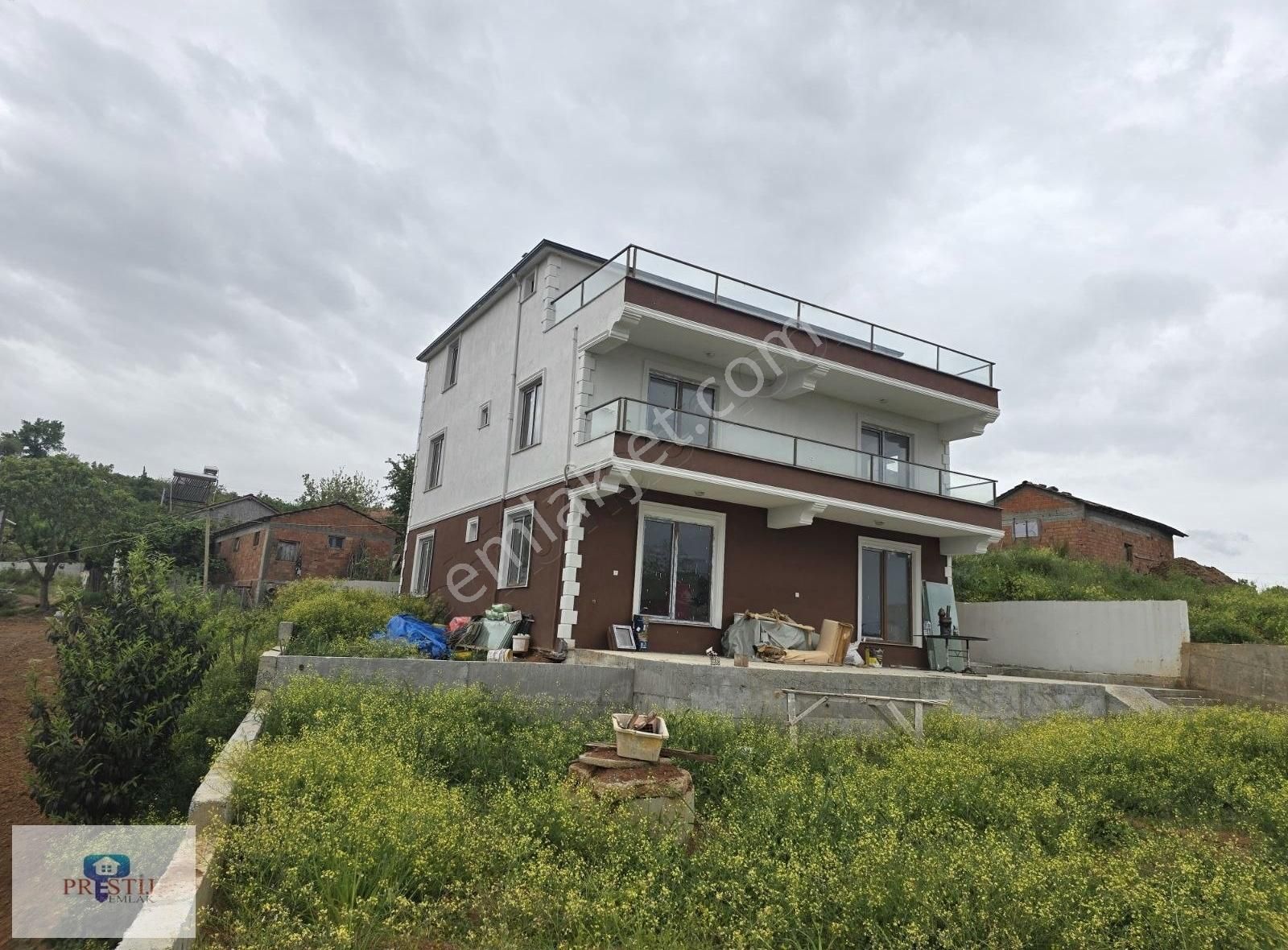 Karasu'da Satılık Deniz Gören 3 Katlı Sıfır Bina
