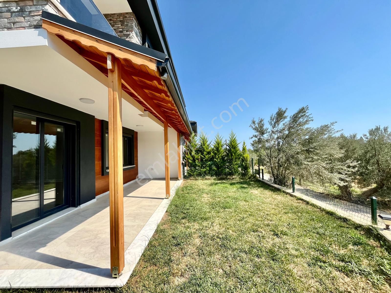 Gümüşden Geniş Bahçeli Ultra Lüx Tasarımlı Sıfır 3+1 Müstakil Ev - Görsel 11