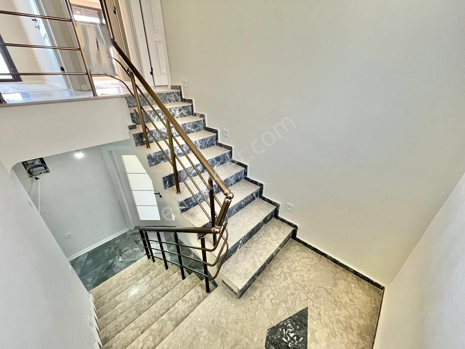 Gümüşden Geniş Bahçeli Ultra Lüx Tasarımlı Sıfır 3+1 Müstakil Ev - Görsel 22