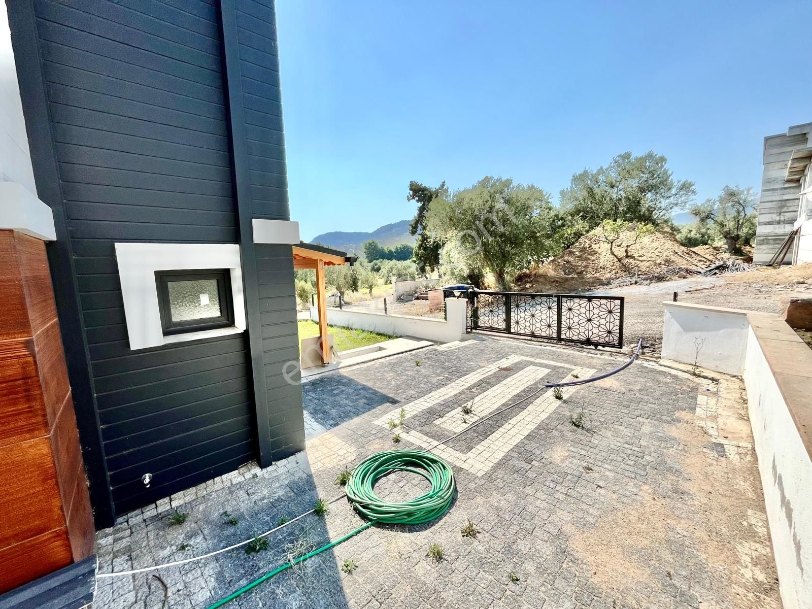 Gümüşden Geniş Bahçeli Ultra Lüx Tasarımlı Sıfır 3+1 Müstakil Ev - Görsel 3