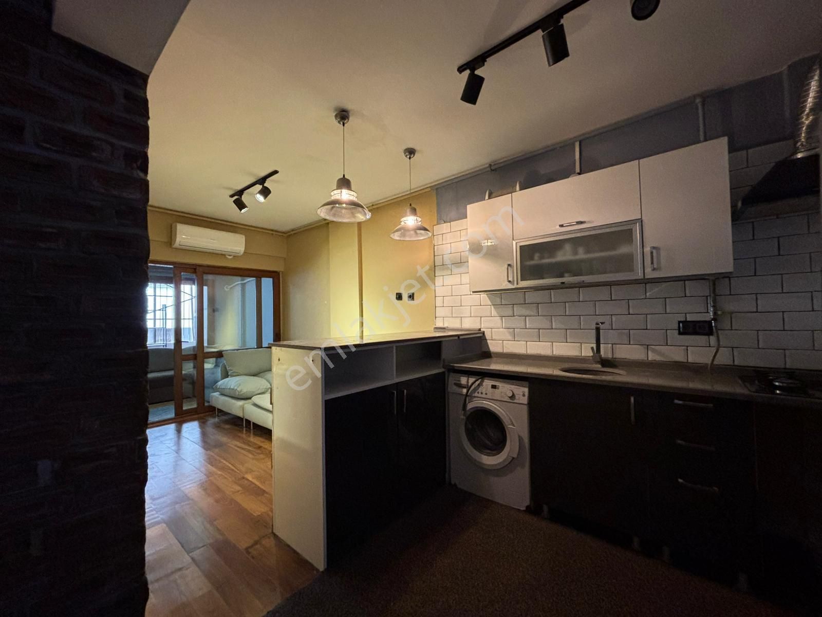 Alsancak Kahramanlarda 1.kat 2+1 70m2 Doğalgazlı Eşyalı Kiralık Daire!