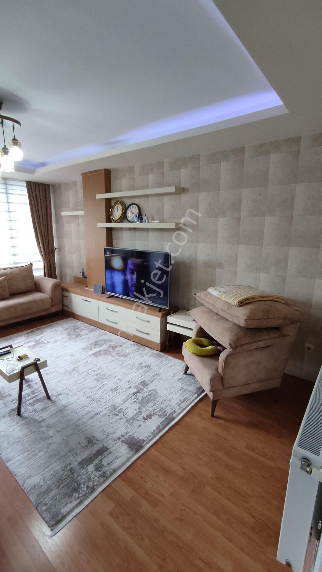 Valizini Al Gel Eşyalı Havuzlu Satılık Daire