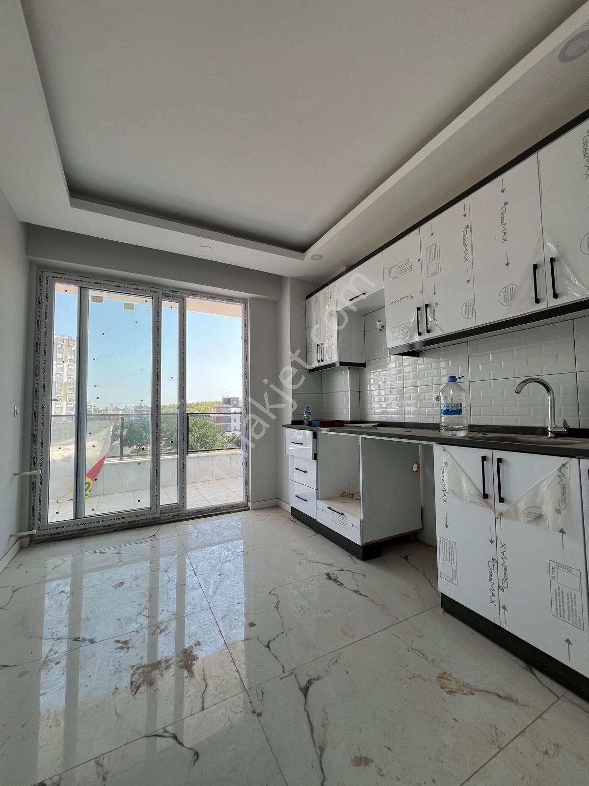 Aydoğmuşda 2+1 Ebeveyin Banyolu Satılık Daireler