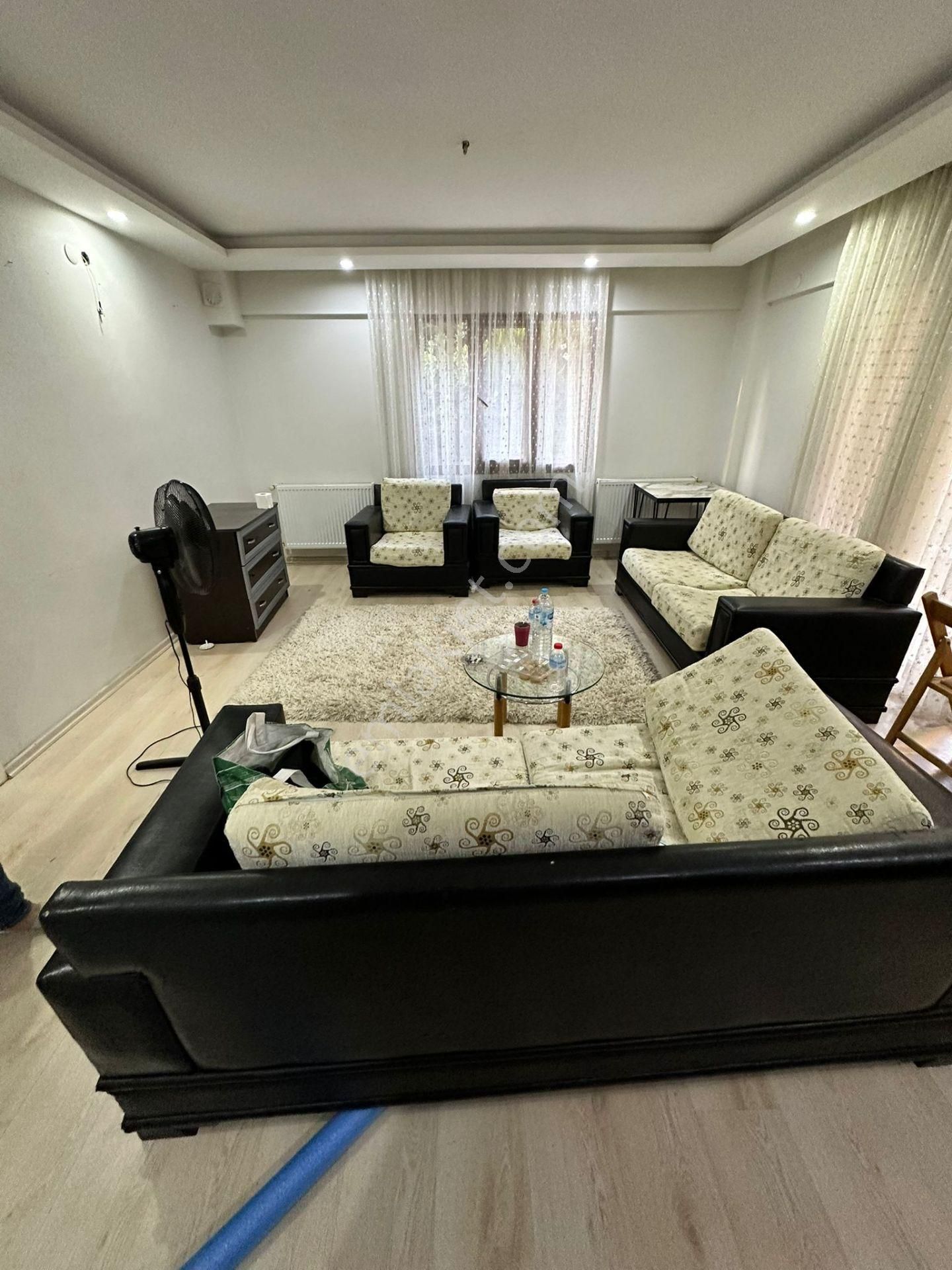 Zeki Emlak'tan Muradiye Karaali Bölgesinde Site İçinde 1+1 Kiralık Daire