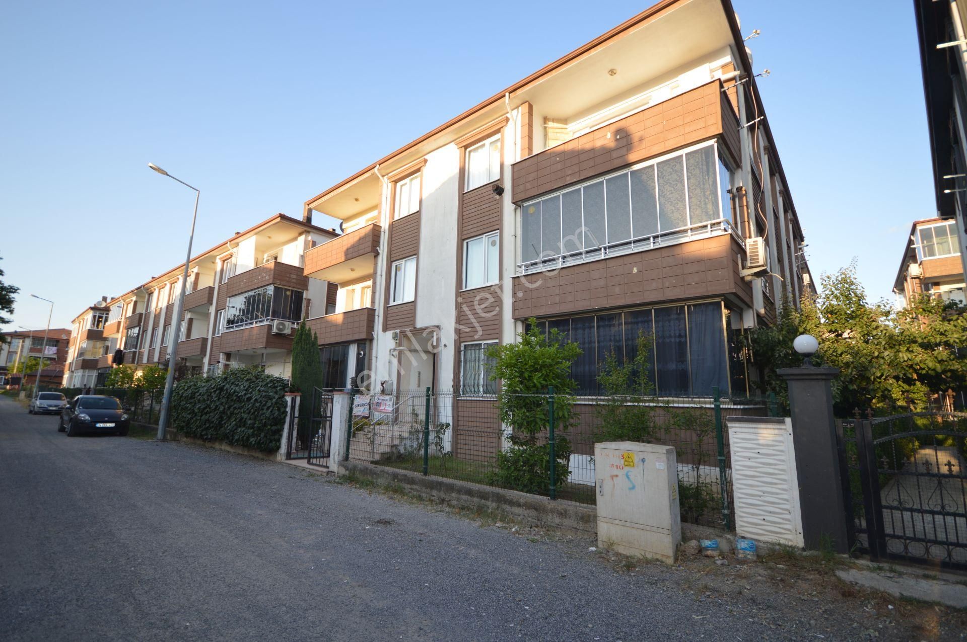 🏠👨‍👩‍👧‍👦 Geniş Ve Kullanışlı 2+1 Aile Dairesi! 🛏️🪟