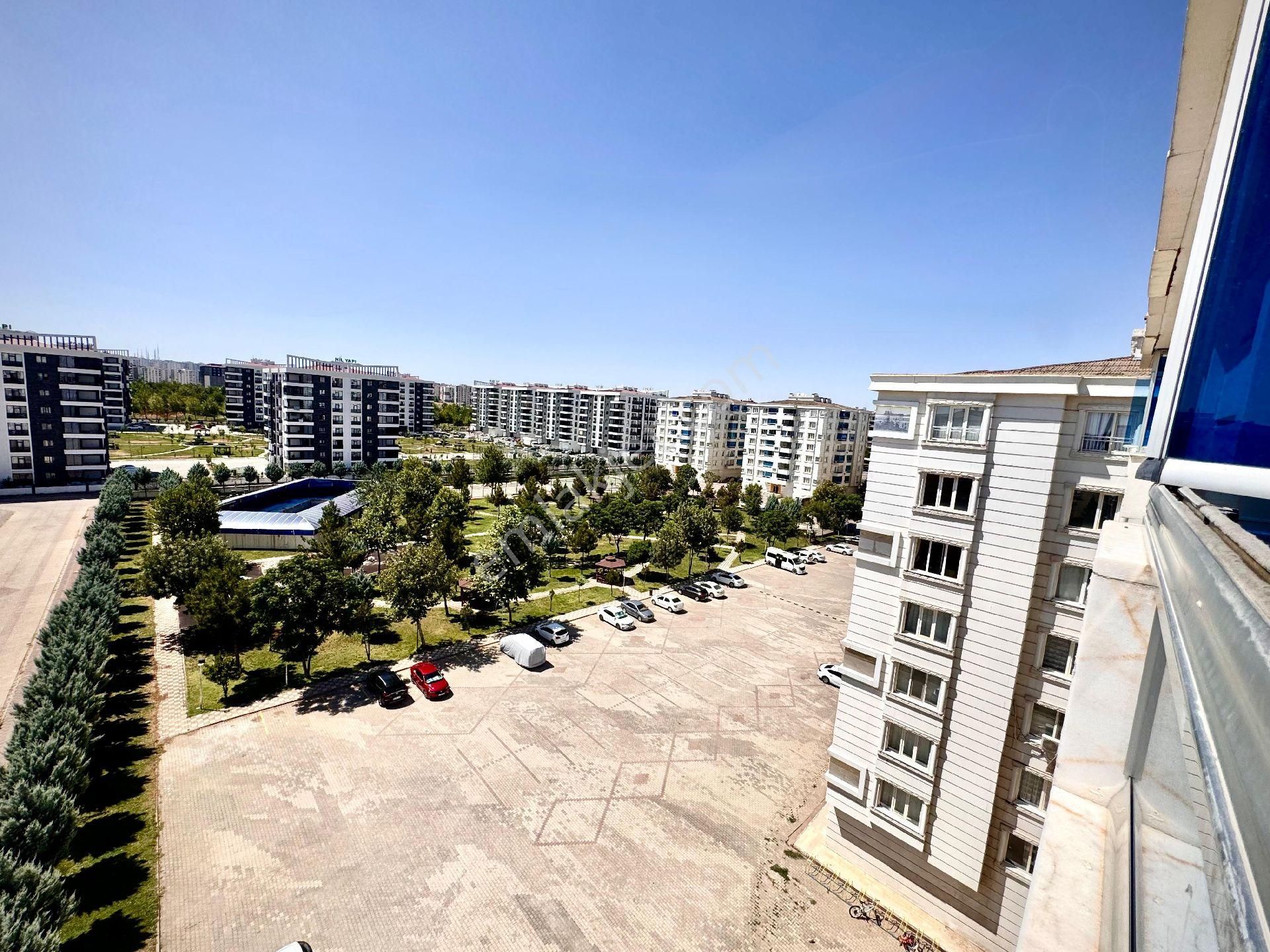 Bagcilar Hava Hava Alanı Kavşağı Civarı 3+1 Full Bakımlı Satılık Daire