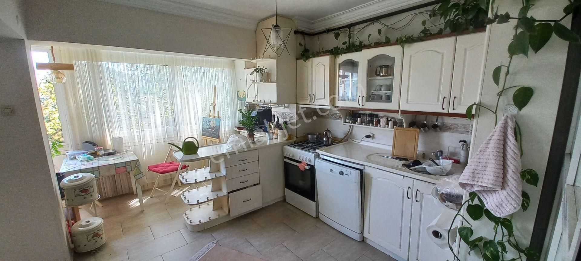 Kazımdirik Mah Fatih Cad İçi Yapılı Ulaşımı Kolay Kullanışlı Doğalgaz Kombili Kiralık Daire