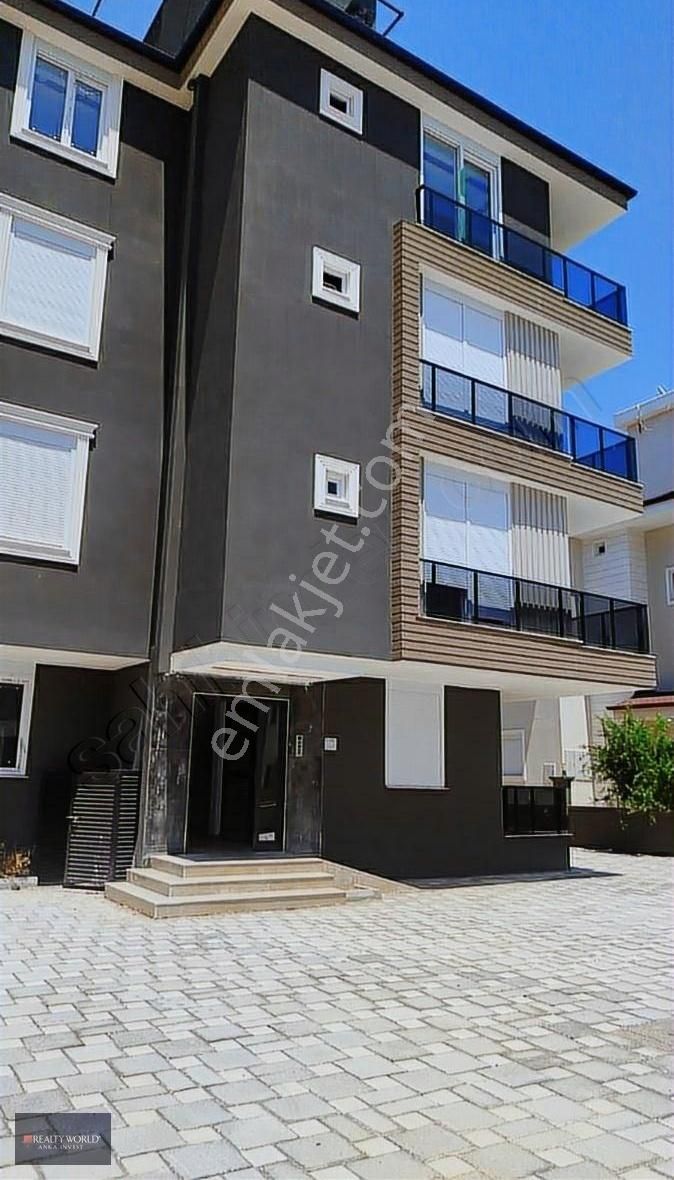 Realty World Anka Dan Yeniköy De Muhteşem Konum 1+1 Fırsat Daire