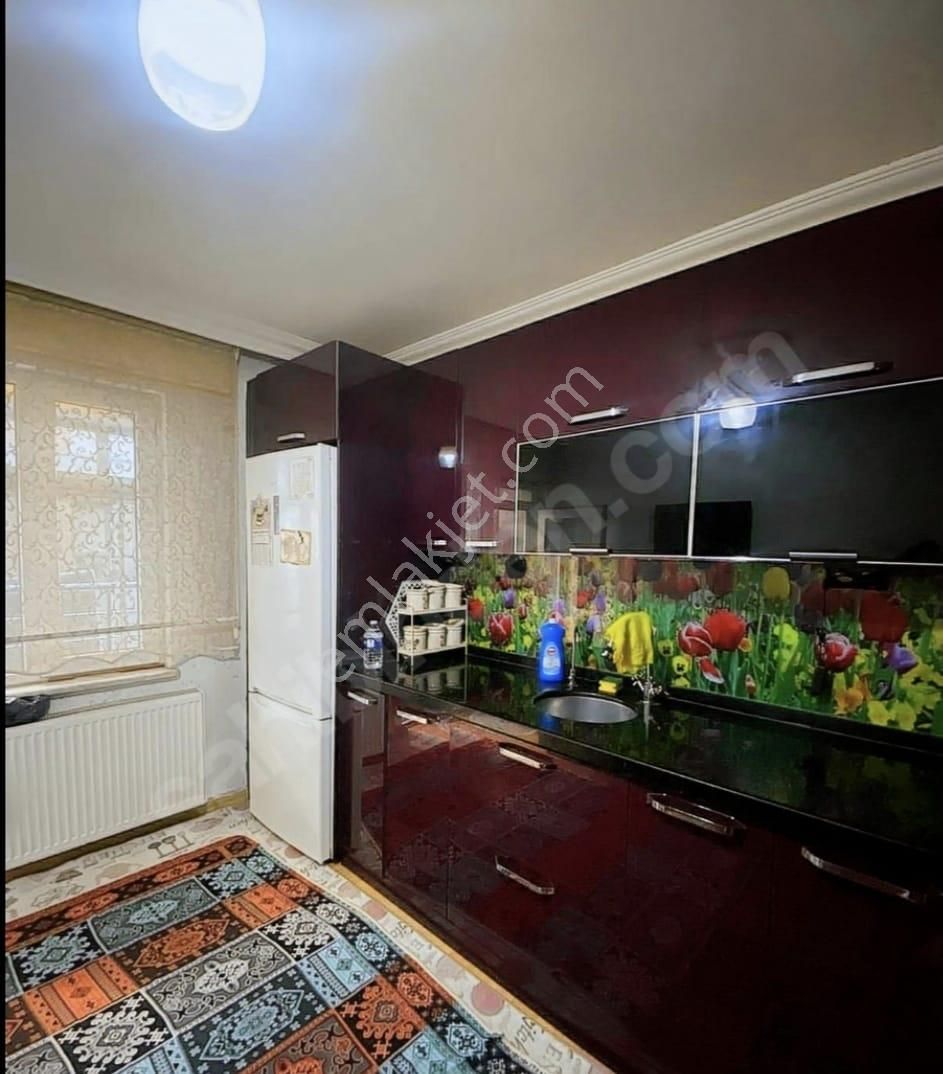 Recep Ümit Emlak'tan Derman Caddesi Yakınında Kapalı Ortak Garajlı 2+1 Satılık Daire